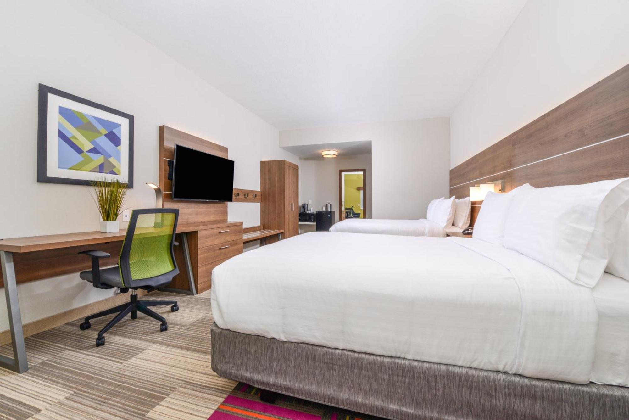 Queen Suite Two Queen Beds