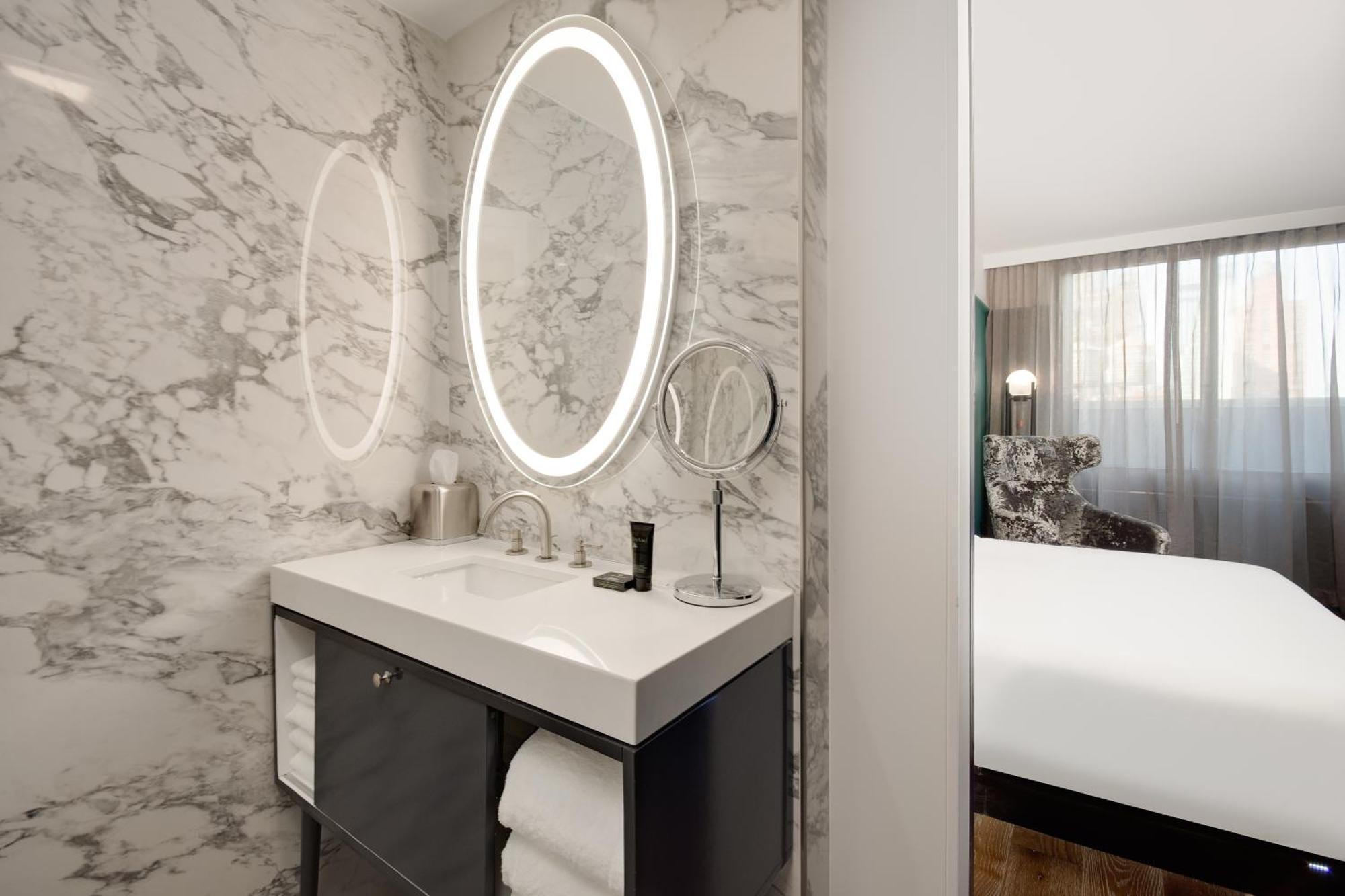 Queen Room Two Queen Beds City View