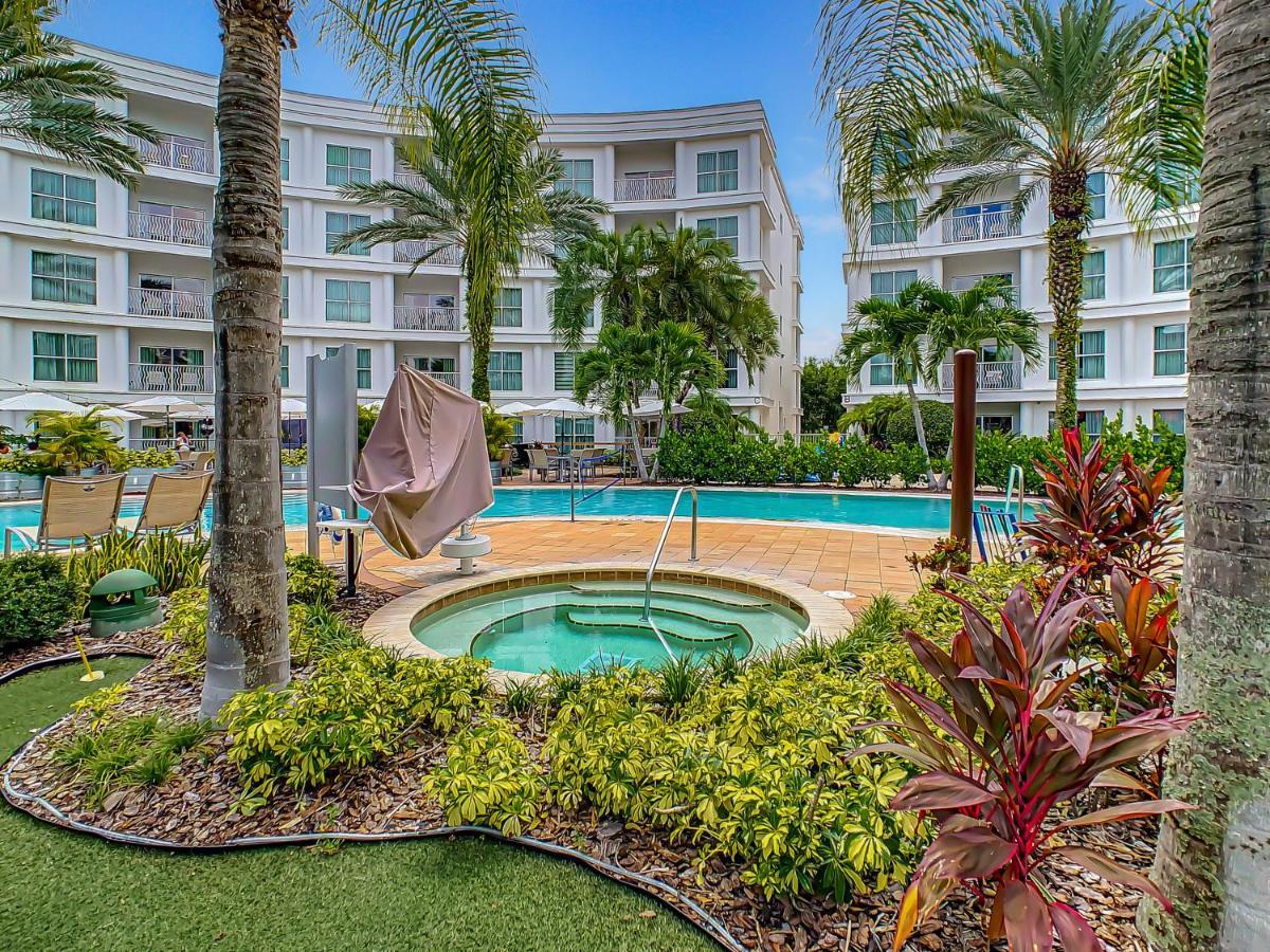Apartment Pool View