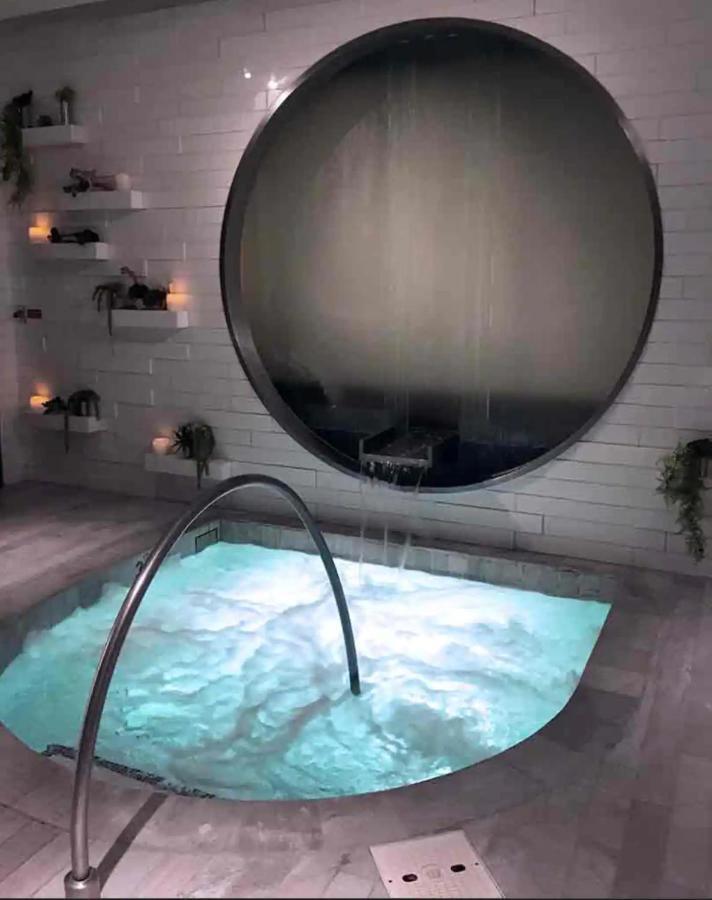 King Suite Pool View