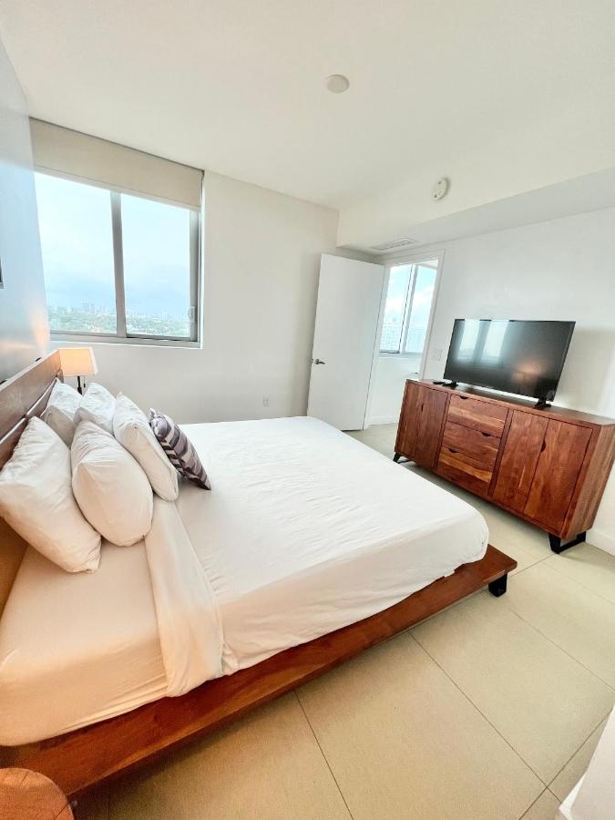 Deluxe One Bedroom King Suite Ocean City View