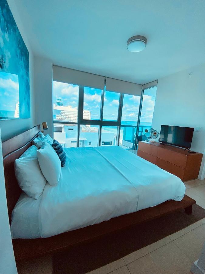 Deluxe One-Bedroom King Suite Partial Ocean View