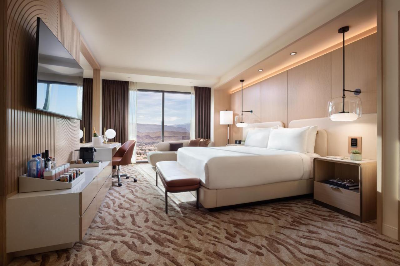 Resort King Strip View
