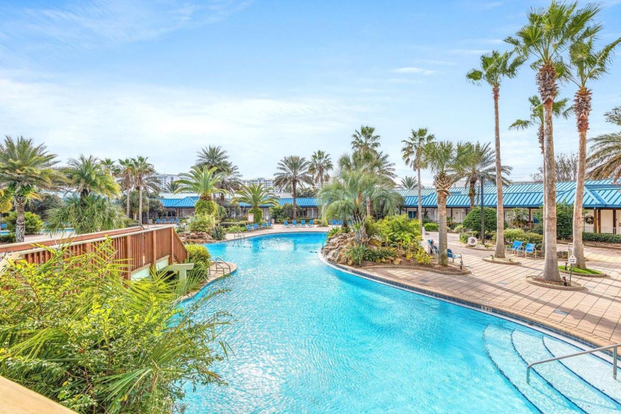 Apartment Pool View