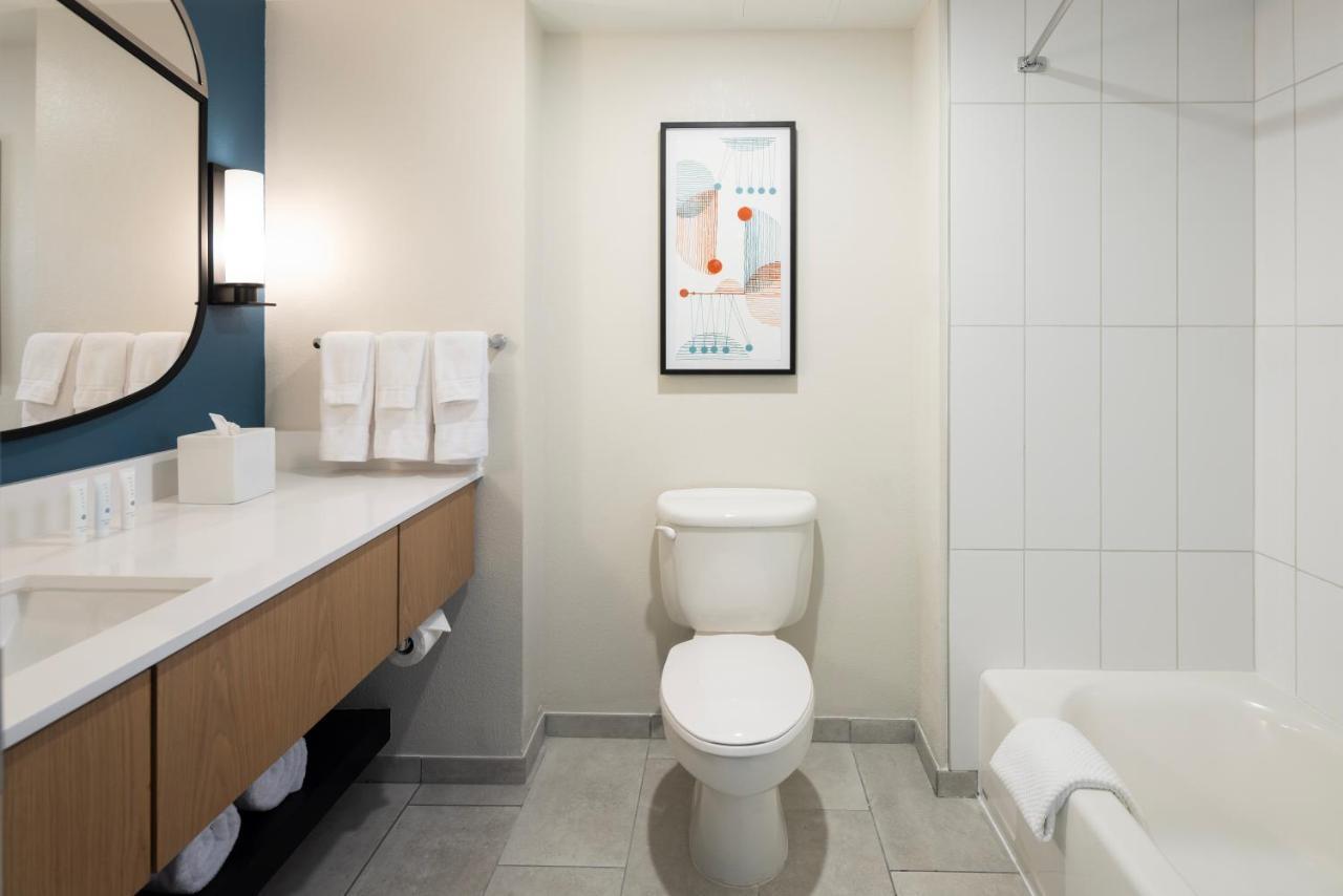 Queen Room Two Queen Beds Adapted Tub Mobility Accessible