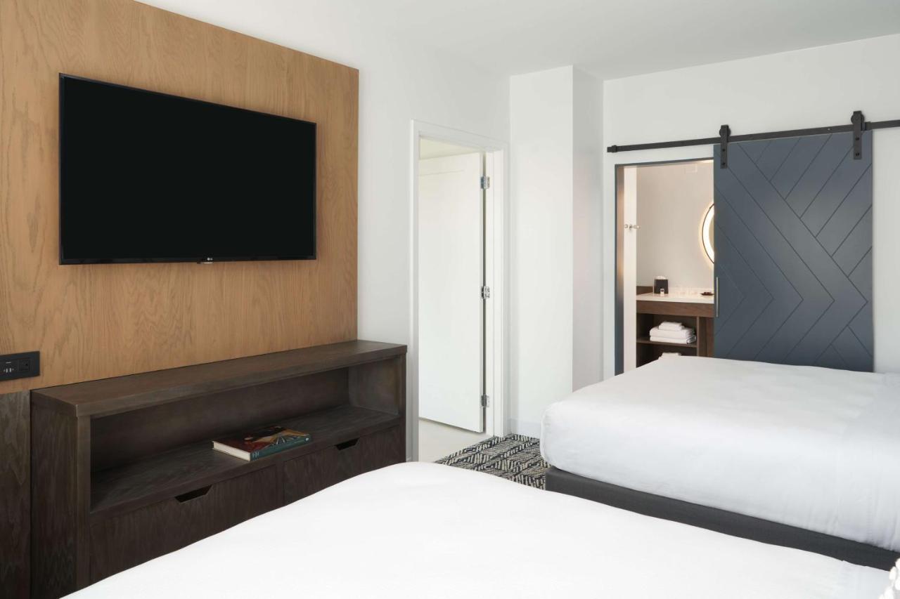 Two-Room Suite Two Queen Beds City View