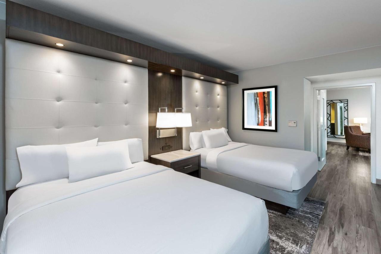 Two-Room Premium Queen Suite Hearing Accessible or Non-Smoking
