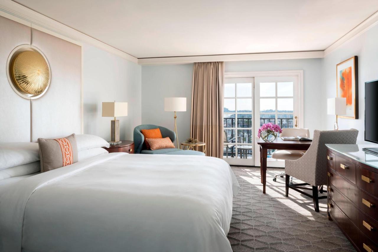 Guest Room King Bed Marina View Balcony