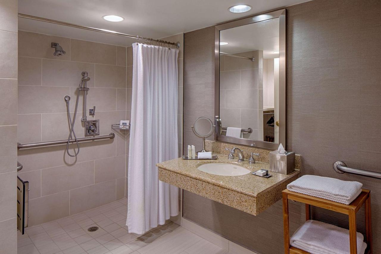 Queen Room Two Queen Beds Bath Tub Mobility Accessible or Non-Smoking