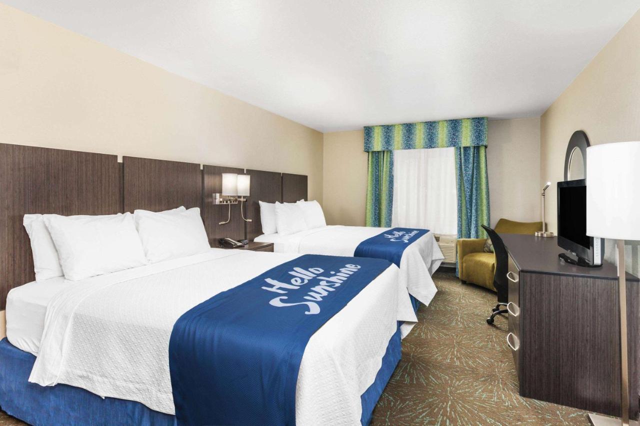 Queen Room Two Queen Beds Non-Smoking No pets allowed