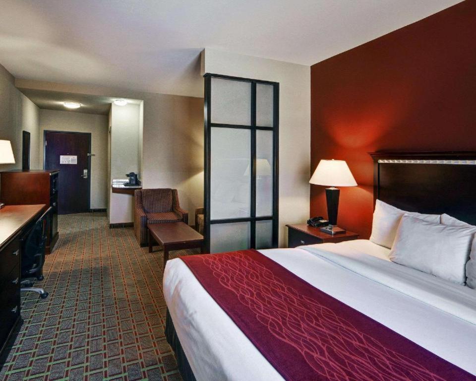 King Suite Accessible or Non-Smoking