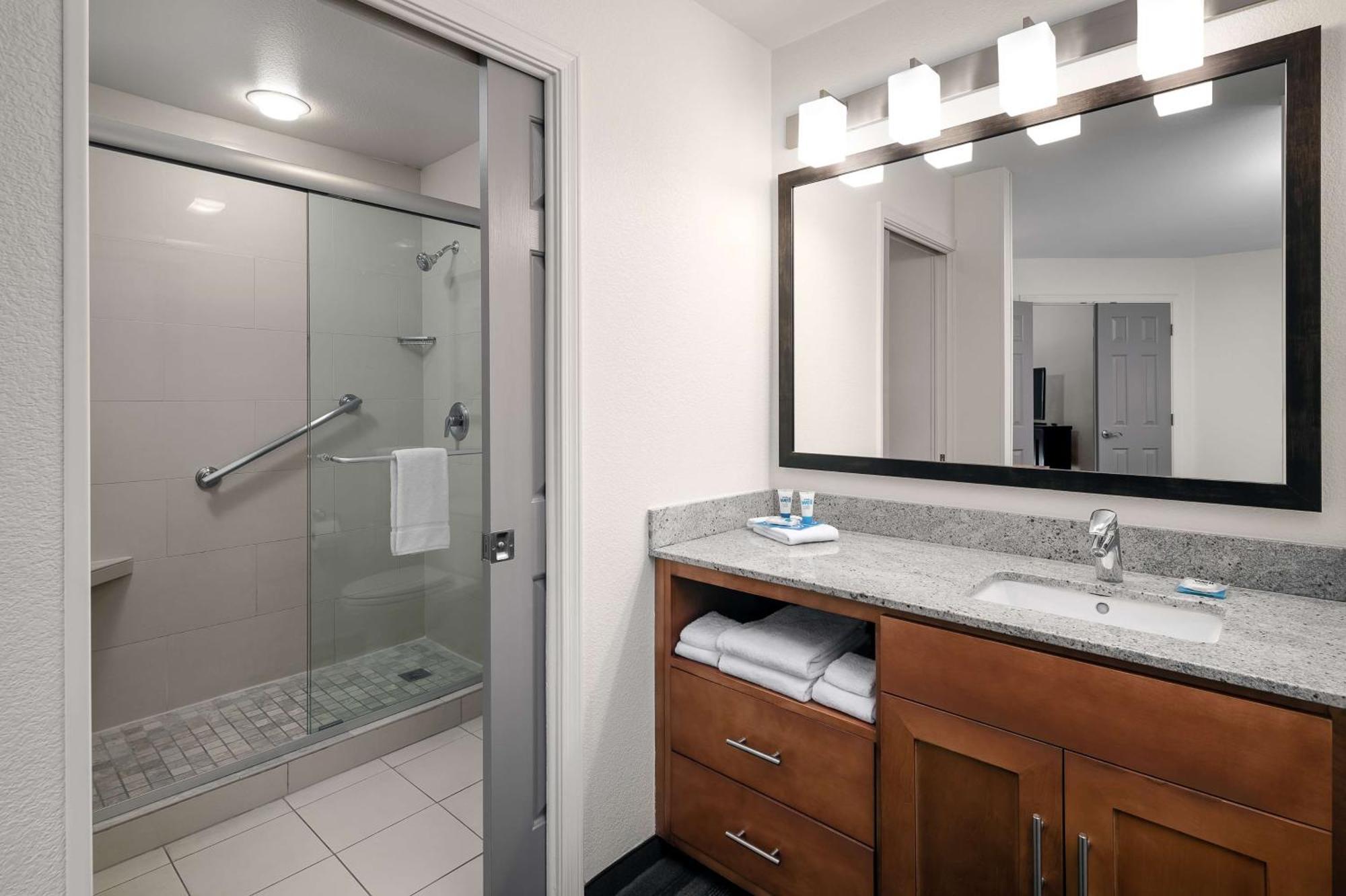 One-Bedroom King Suite