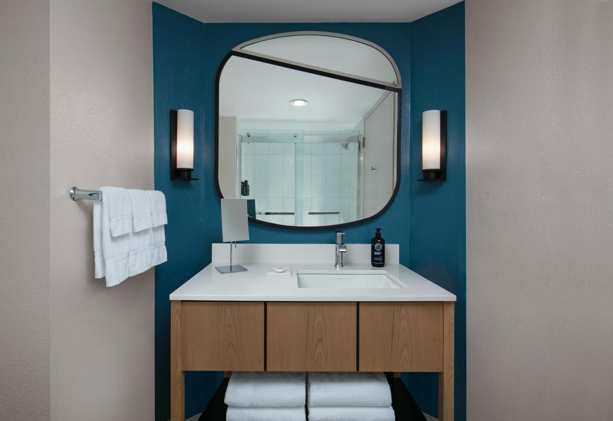 Queen Room Two Queen Beds Adapted Tub Mobility Accessible