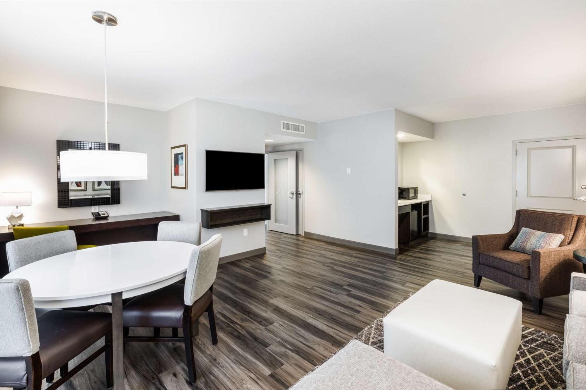Two-Room Premium Queen Suite Hearing Accessible or Non-Smoking