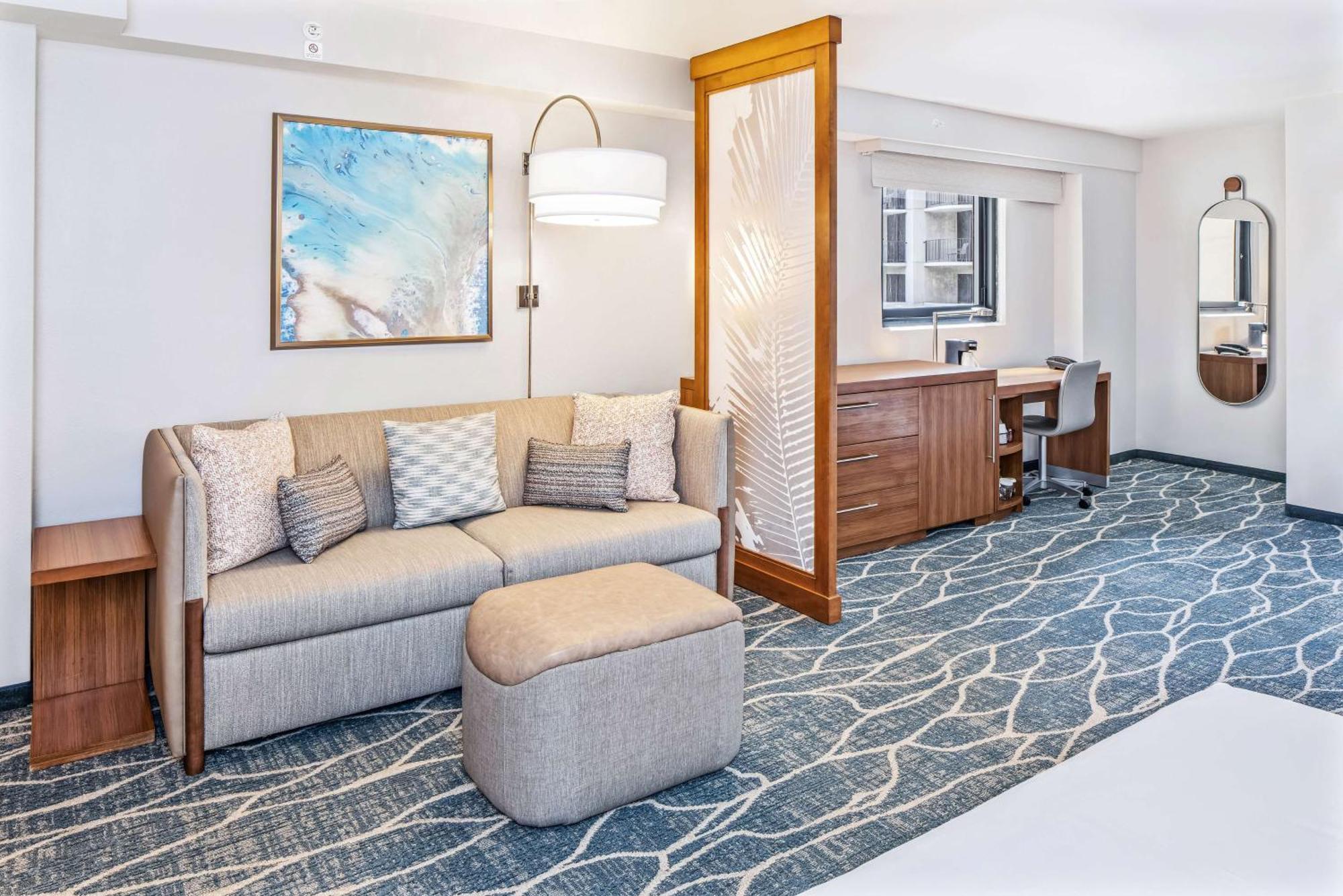 King Room Bathtub sofa bed city view – Disability Access