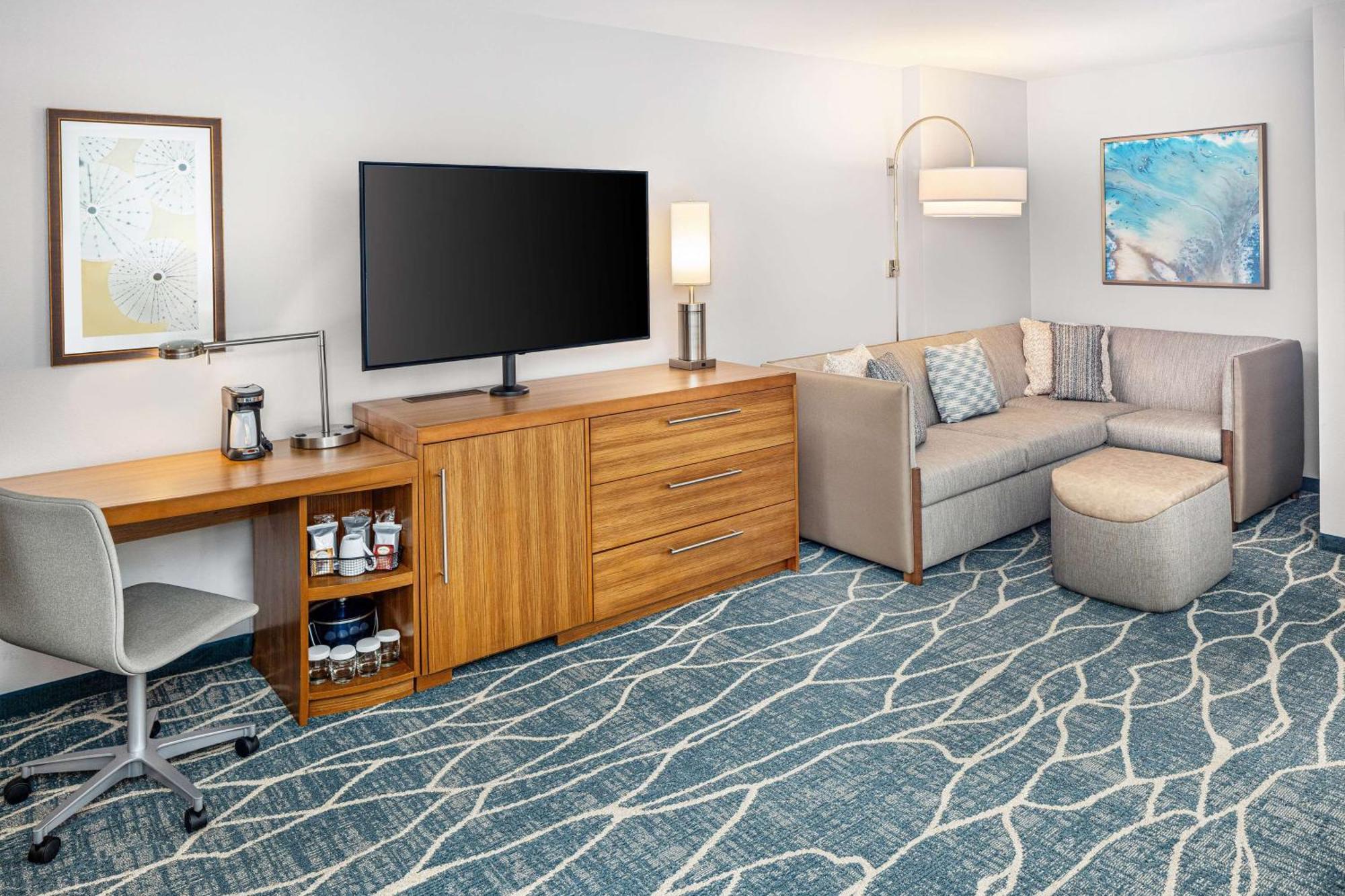 Specialty Queen Room Two Queen Beds Sofa Bed Ocean View