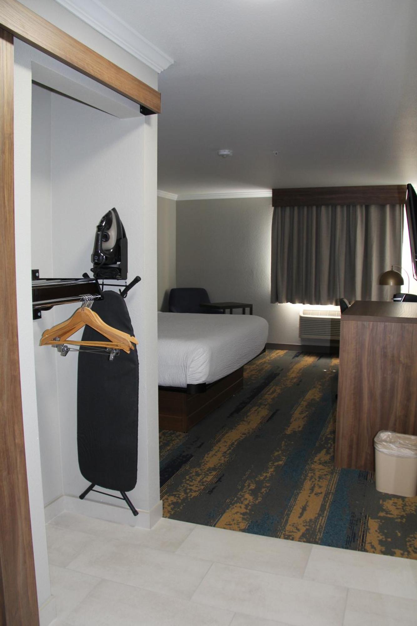 King Room Roll Shower Mobility Access or Non-Smoking