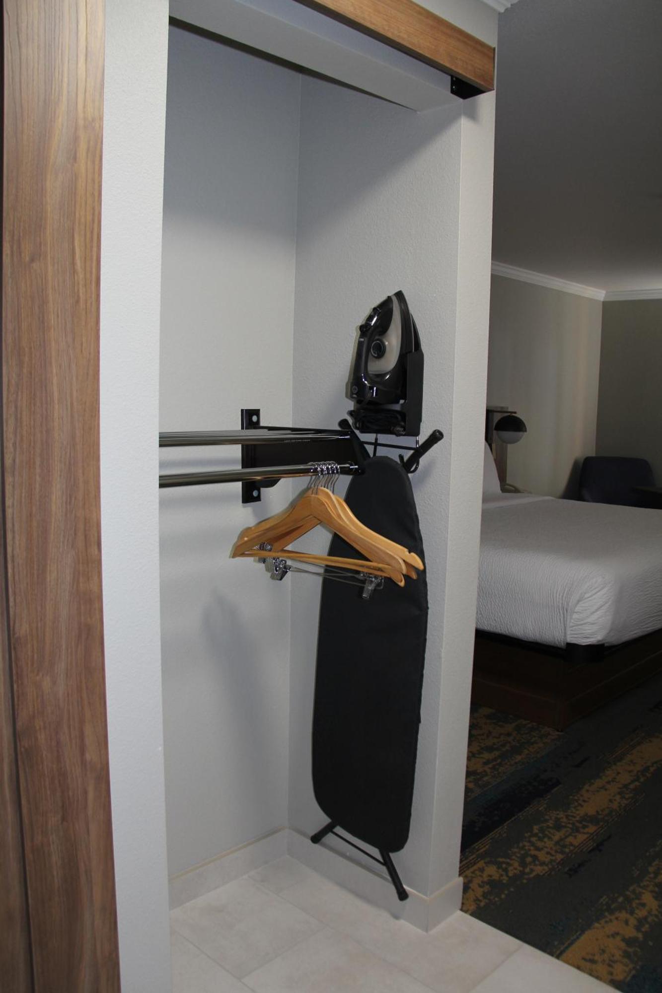 King Room Roll Shower Mobility Access or Non-Smoking