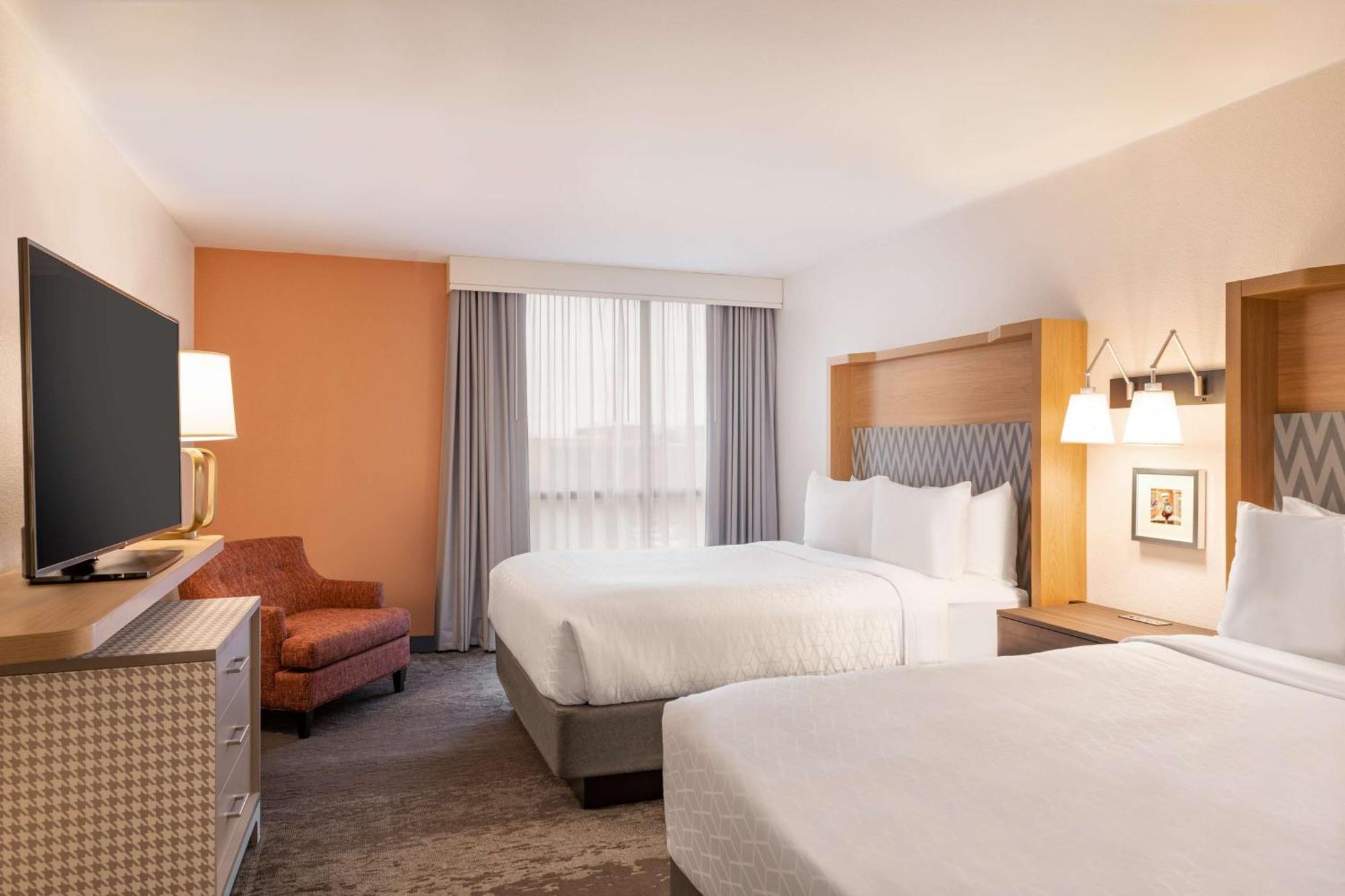 Two Room Queen Suite Two Queen Beds