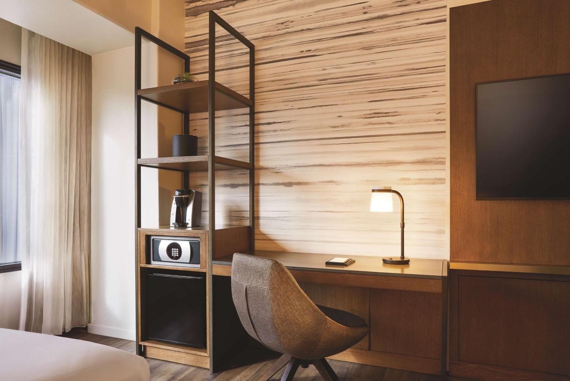 Queen Room Two Queen Beds City View