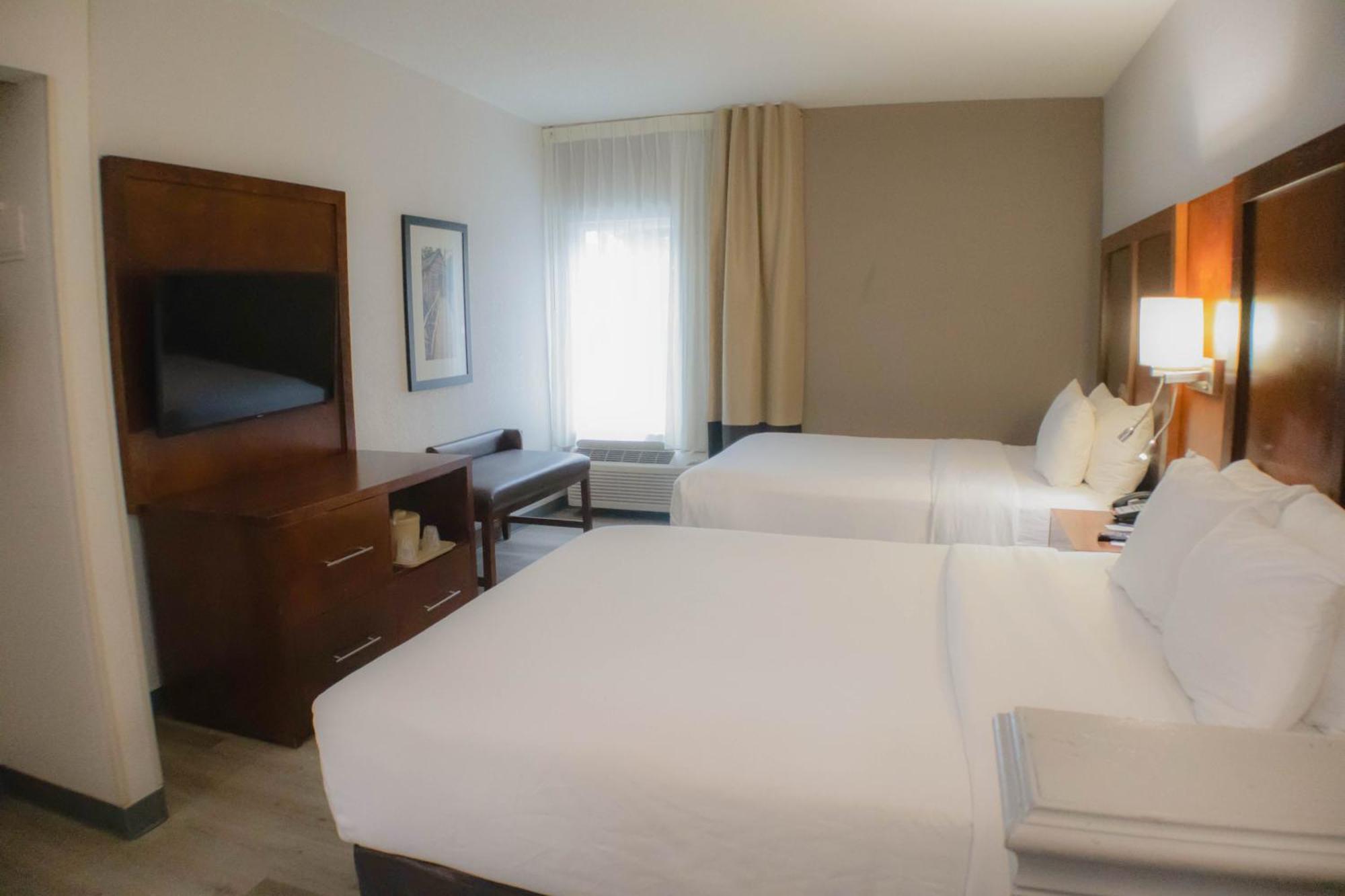 Queen Suite 2 Queen Beds Non-Smoking
