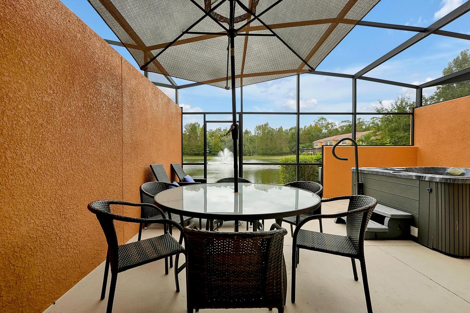 Three-Bedroom Villa Lake View