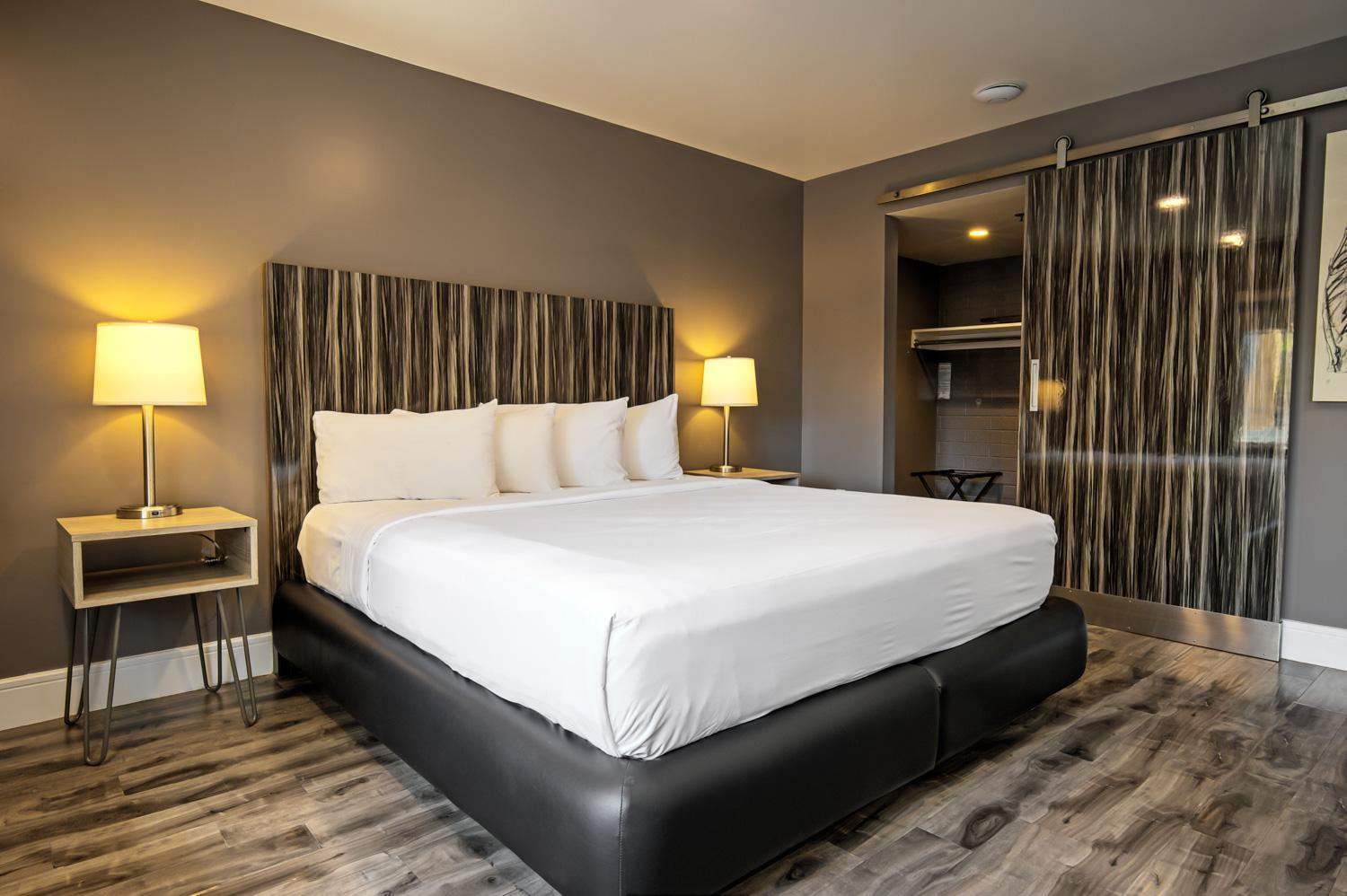 Poolside King Suite
