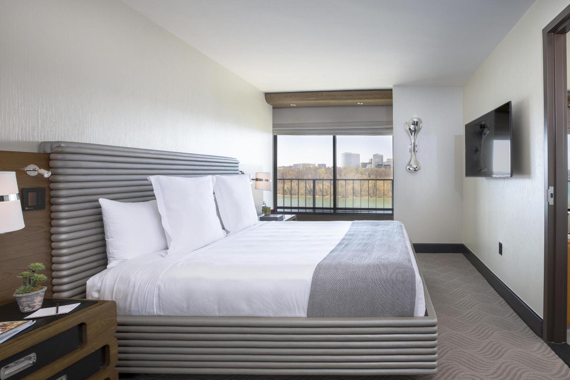 River View One Bedroom Suite w Balcony