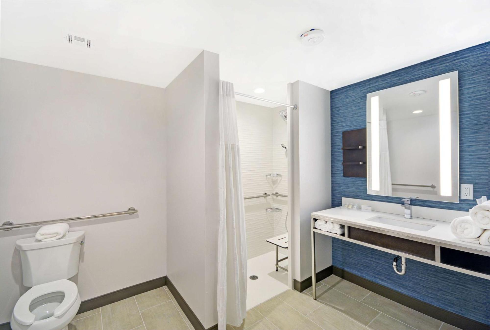 King Room Mobility or Hearing Accessible