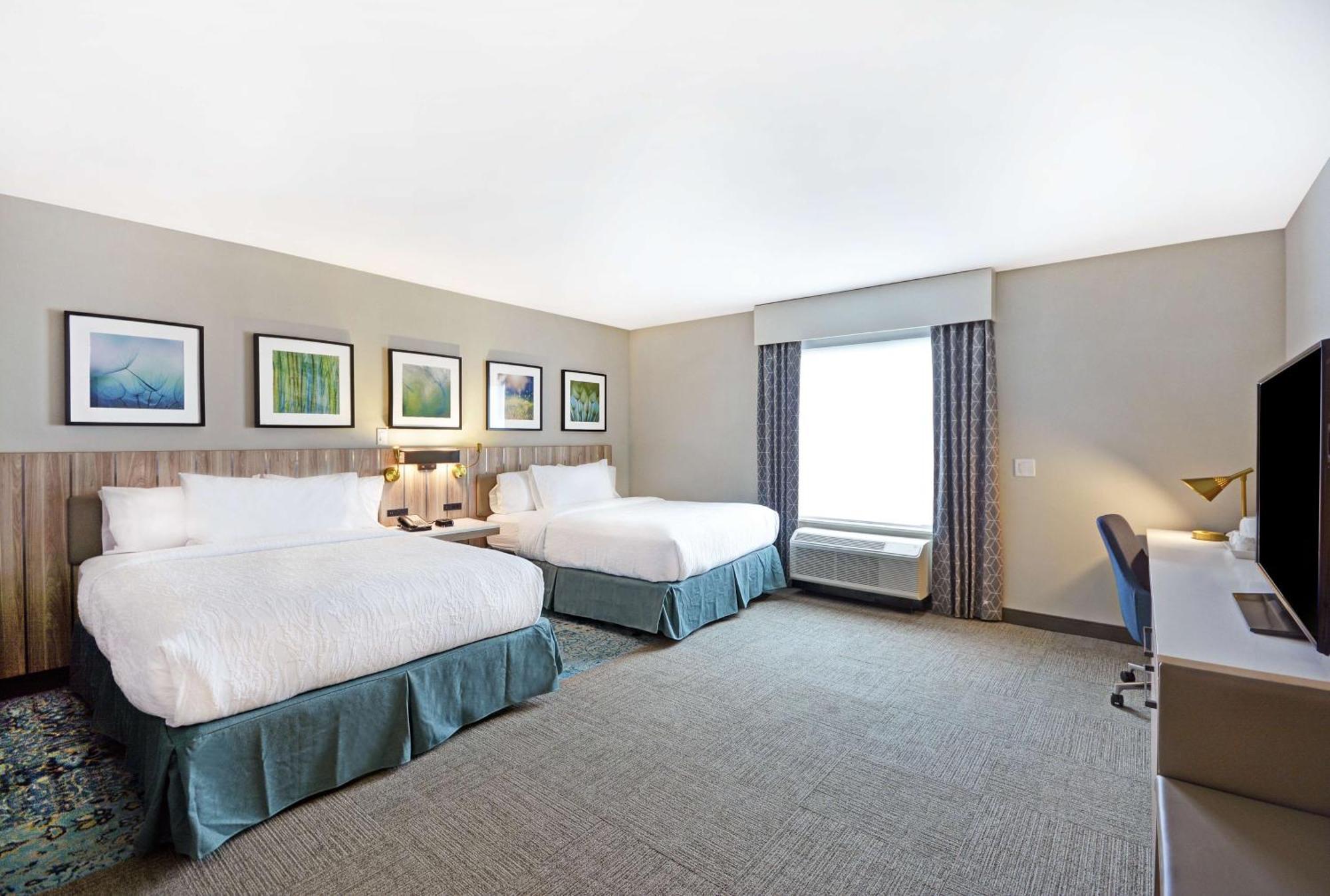 Queen Room Two Queen Beds Mobility Accessible Tub
