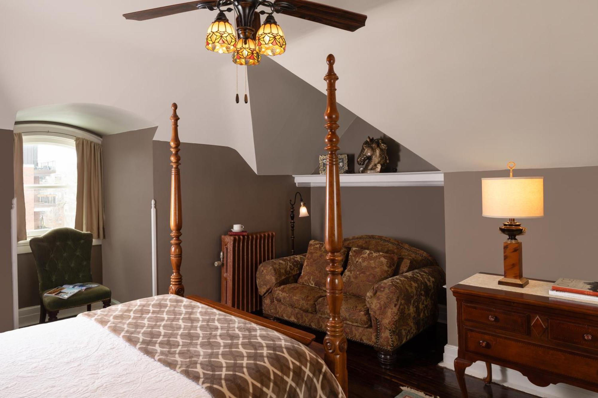 Deluxe Queen Room
