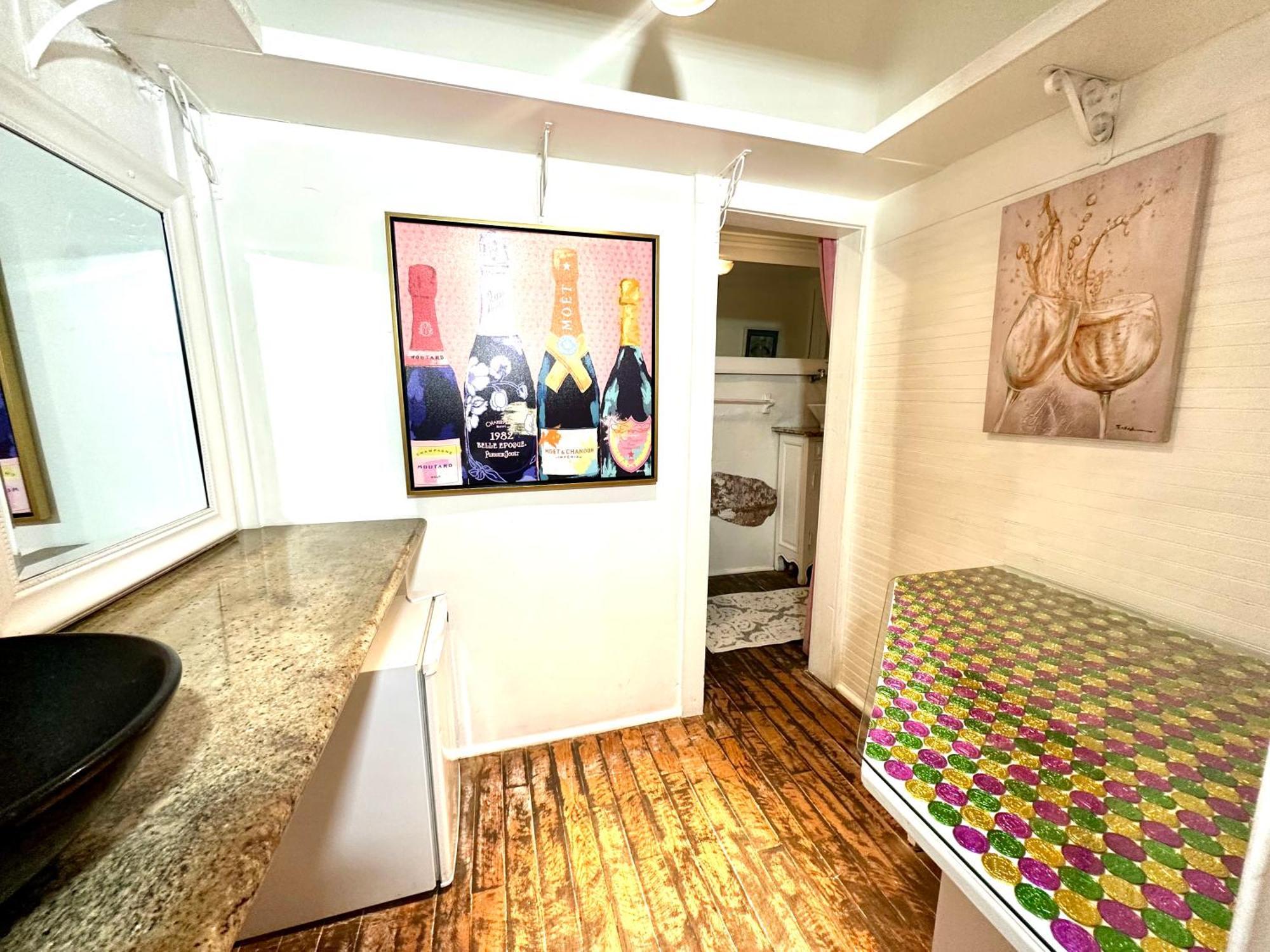 Deluxe Queen Room 4