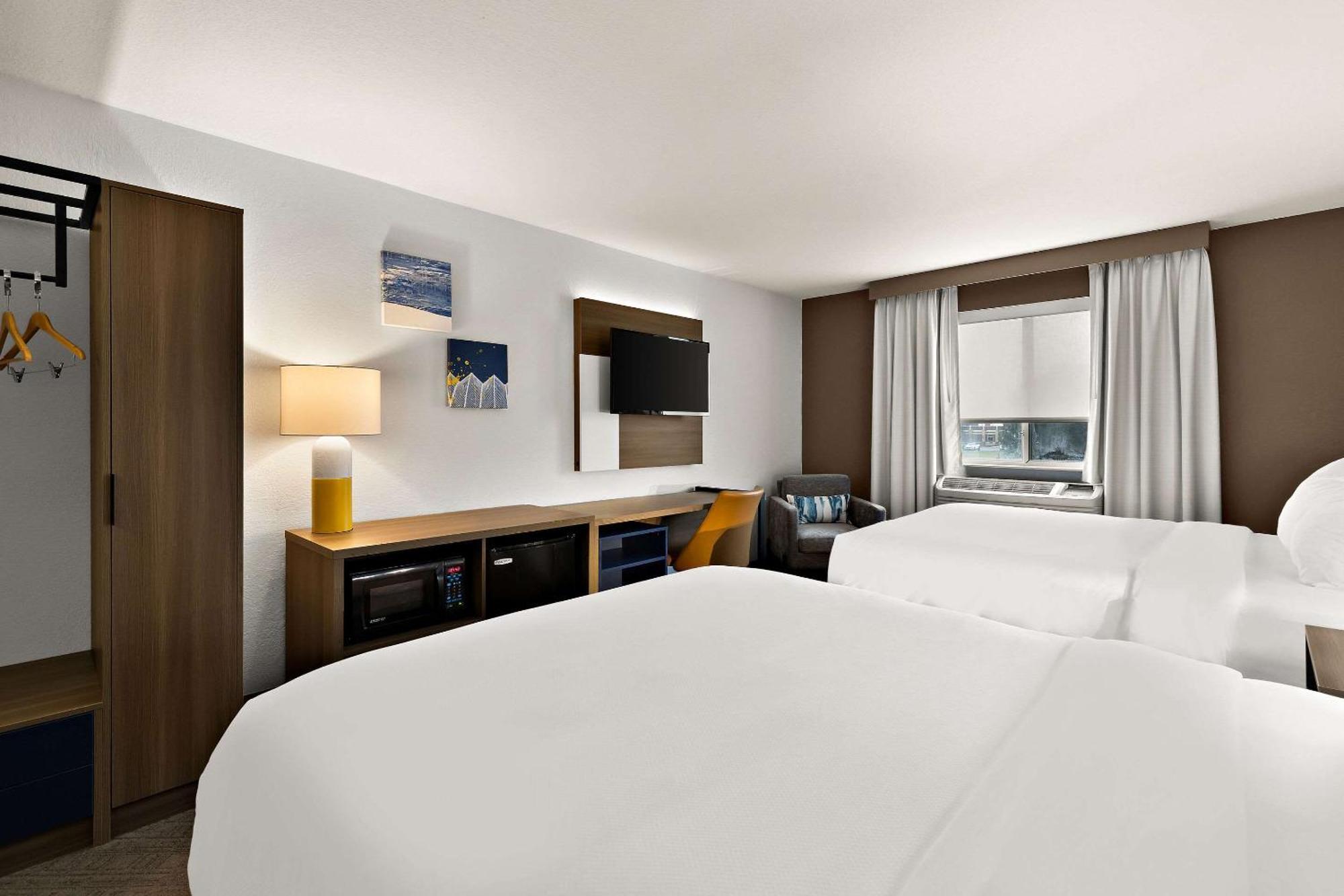 Queen Room Two Queen Beds Non-Smoking