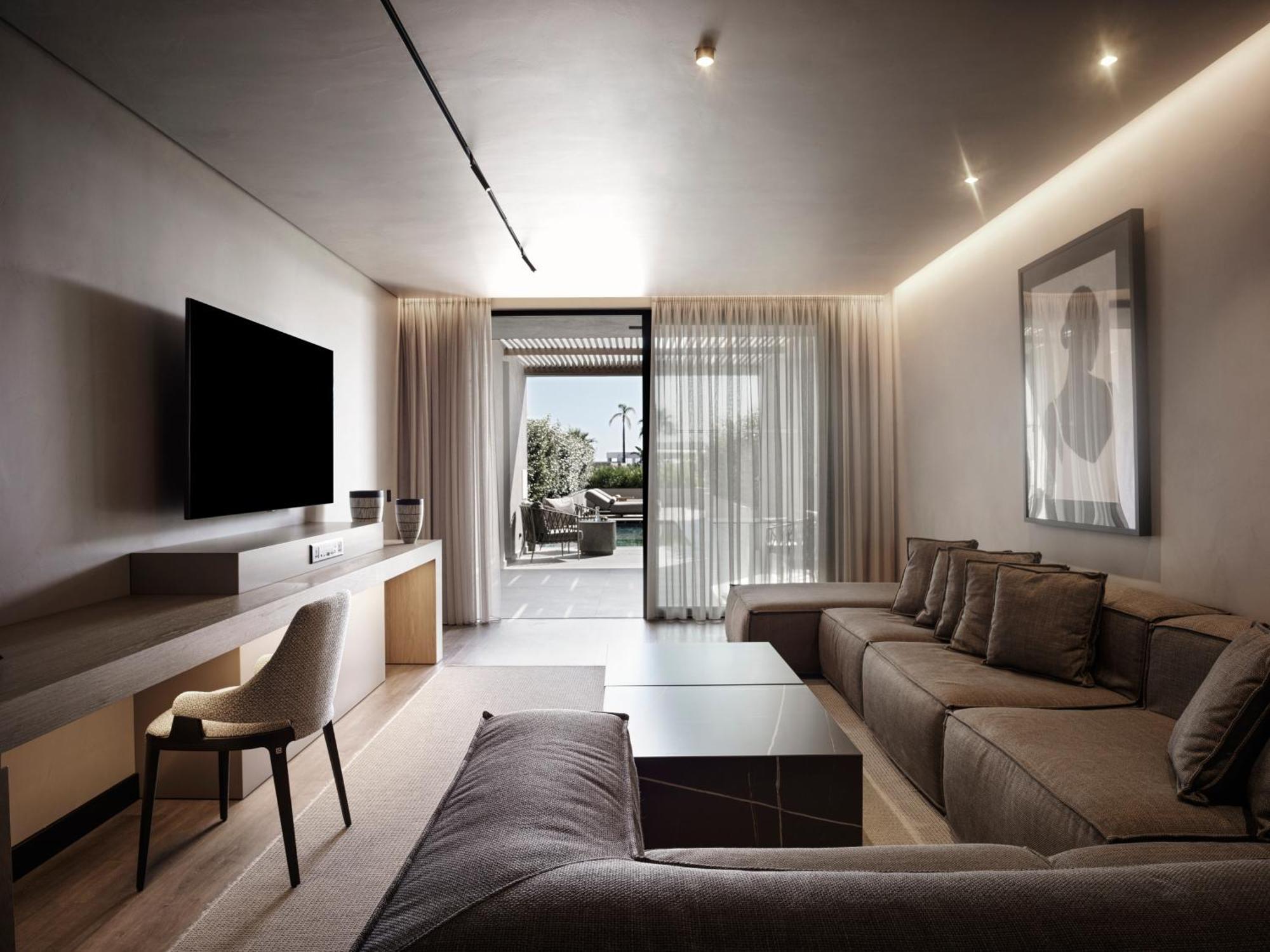 Apartament typu Suite z 2 sypialniami, częściowym widokiem na morze i prywatnym basenem