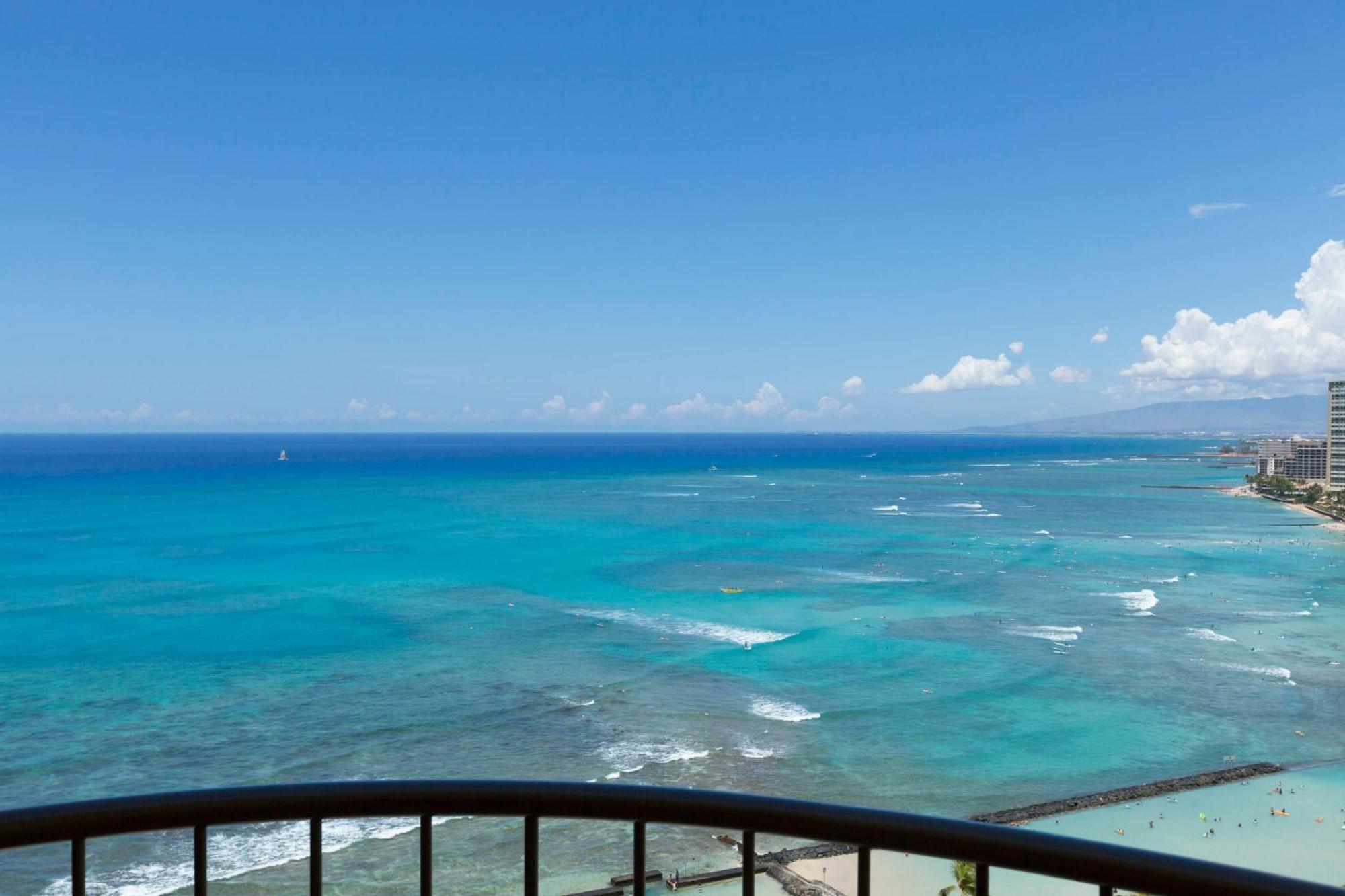 Junior Corner Suite Two Double Beds Oceanfront