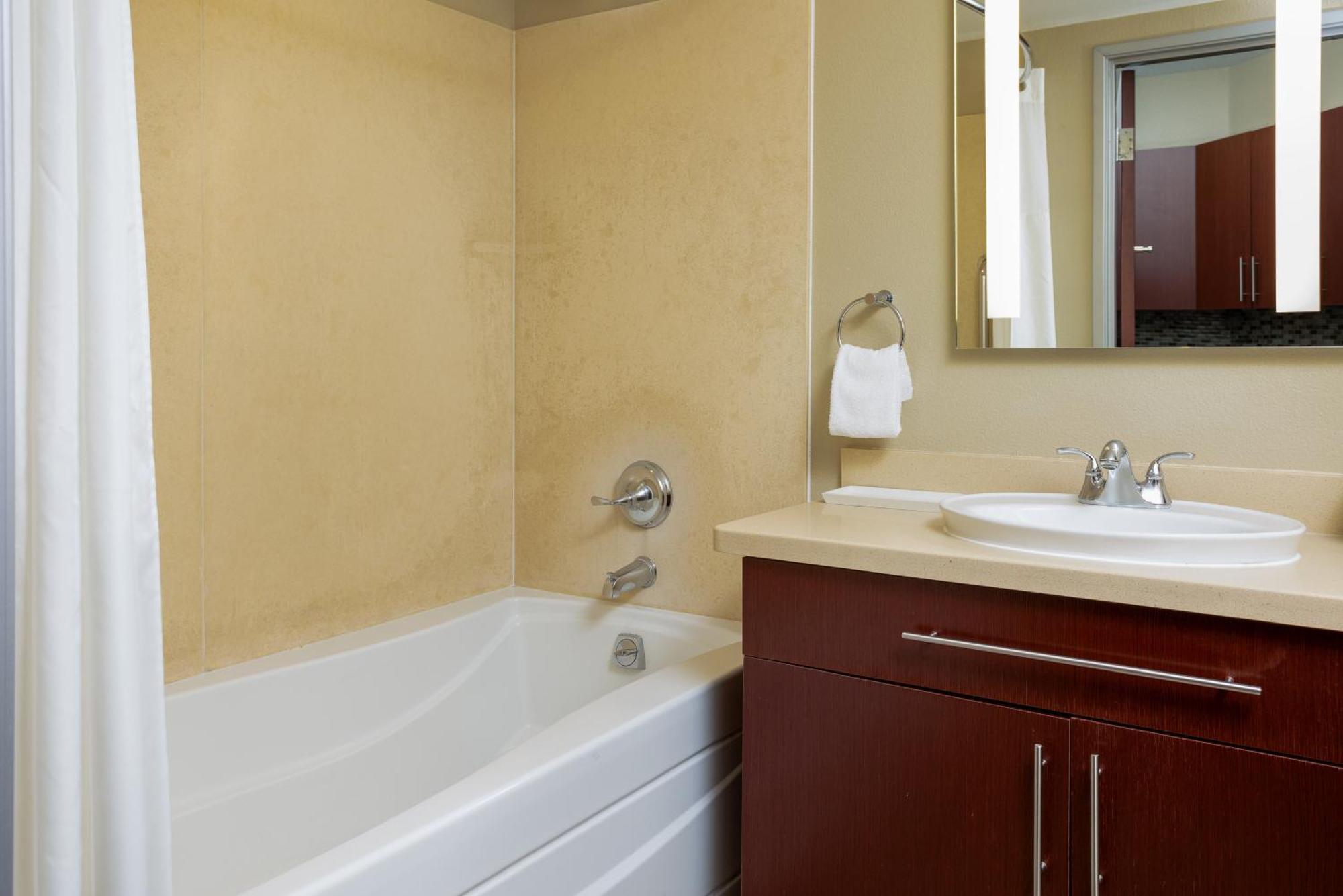 Studio Queen Suite Two Queen Beds City View