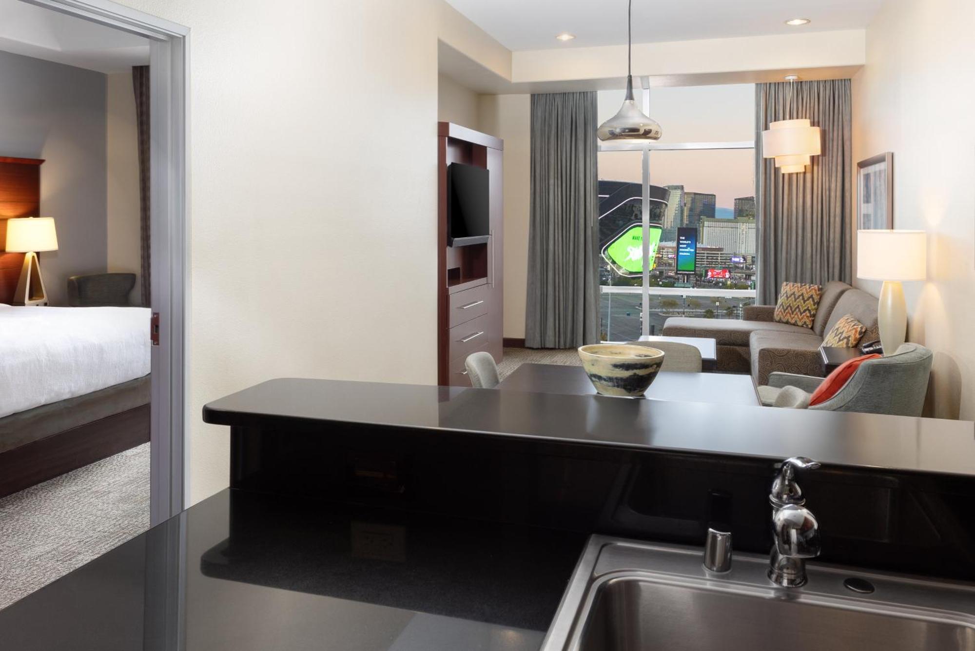 One-Bedroom King Suite City View