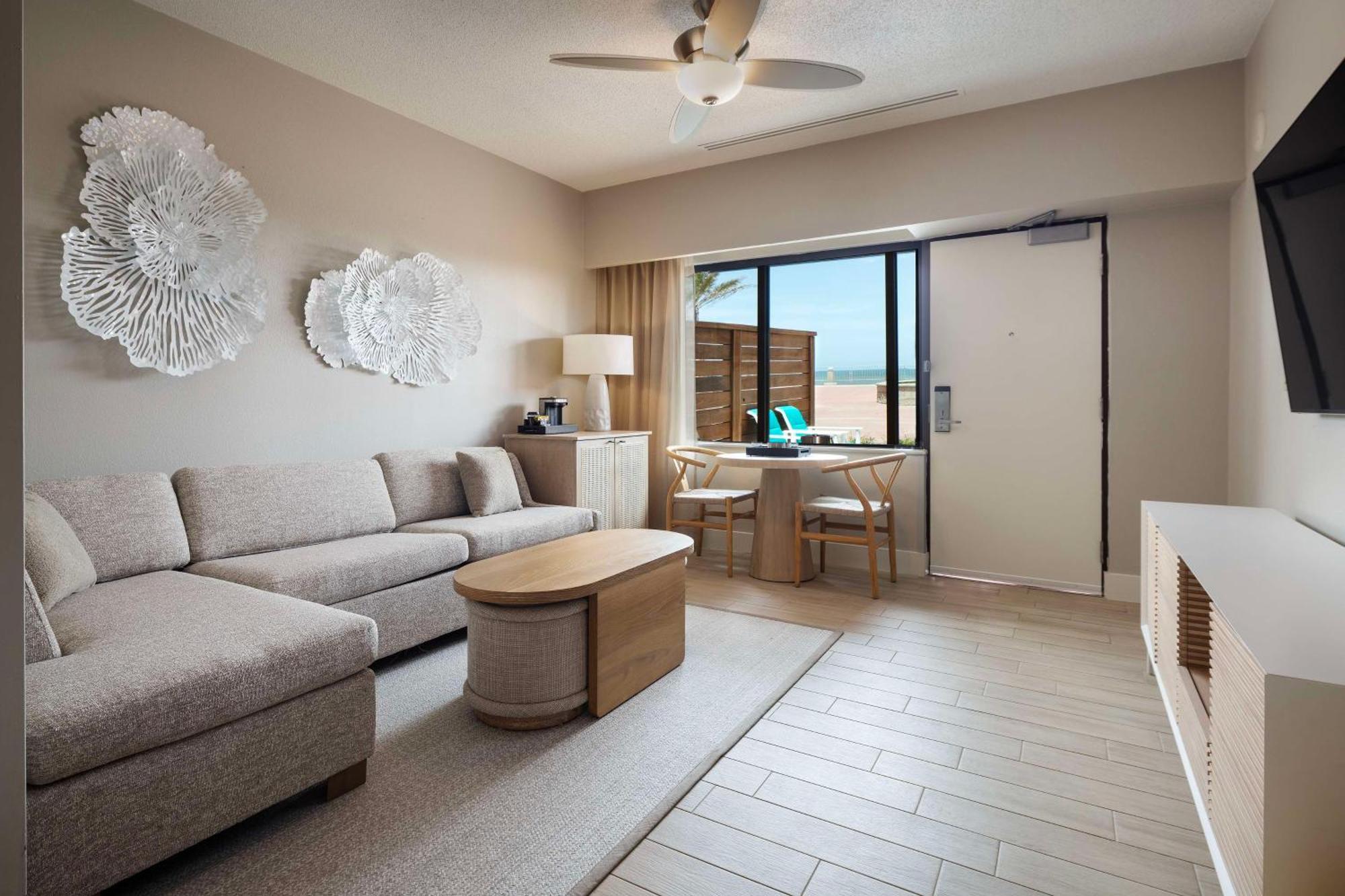One-Bedroom Queen Suite