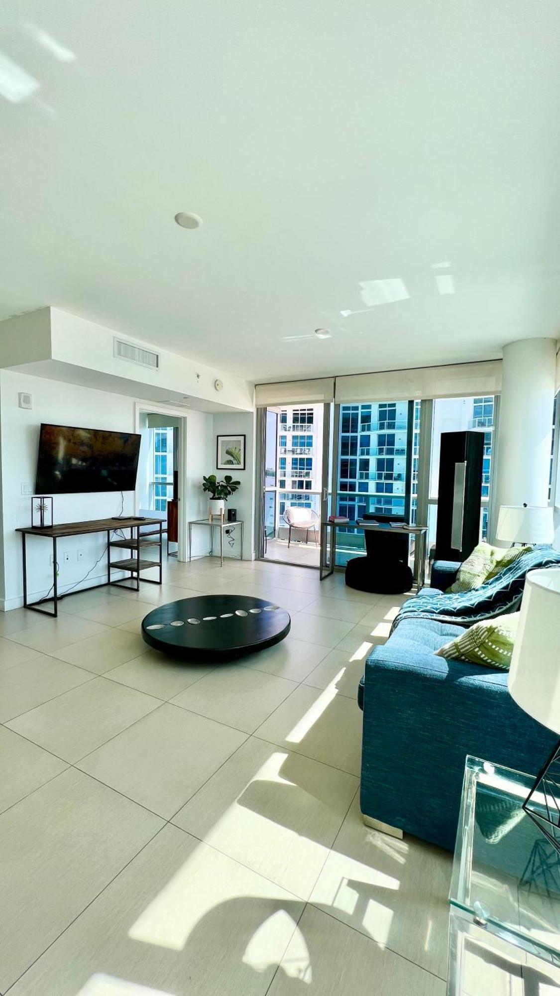 Deluxe One Bedroom King Suite Ocean City View