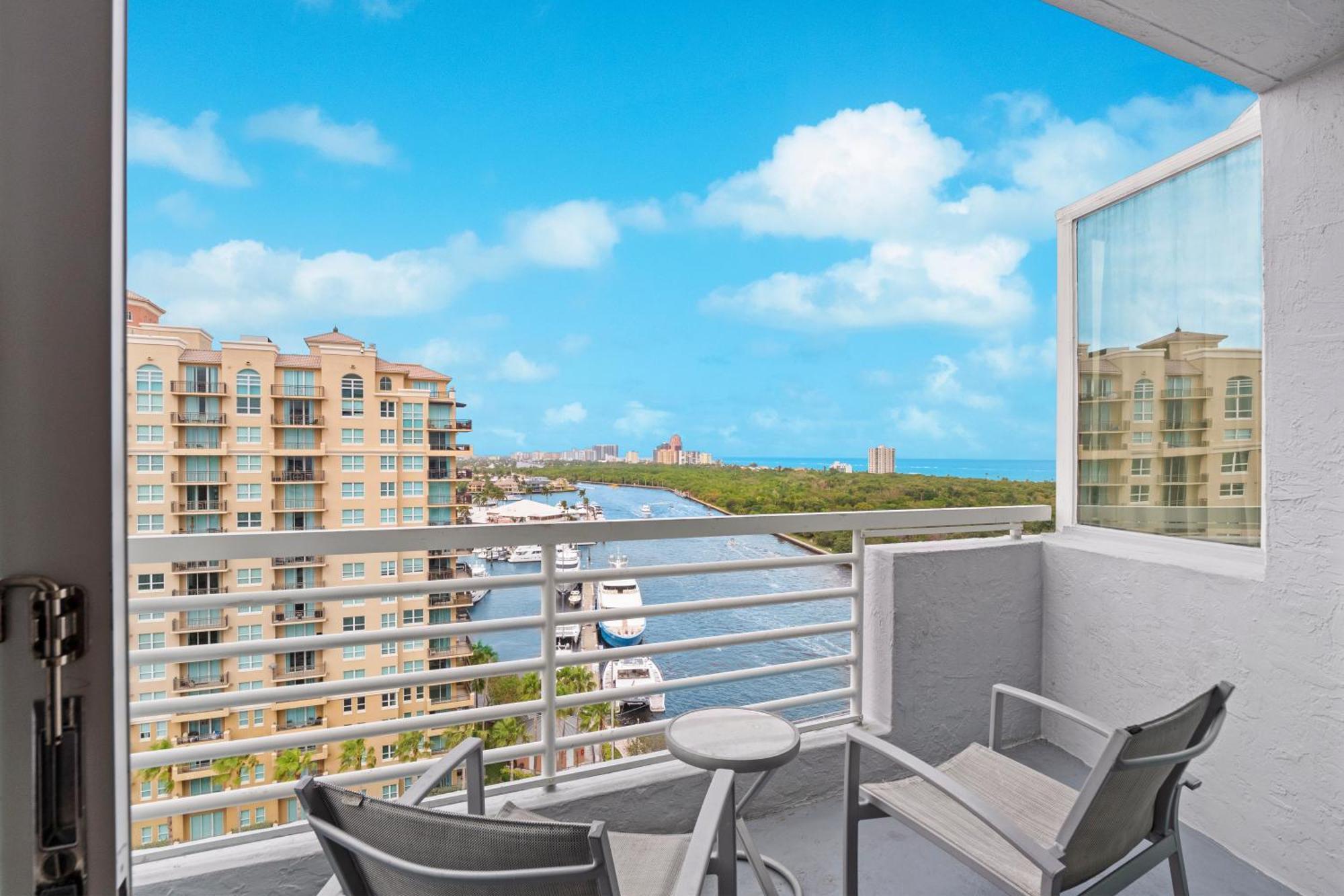 Double Queen Suite Balcony Waterway View