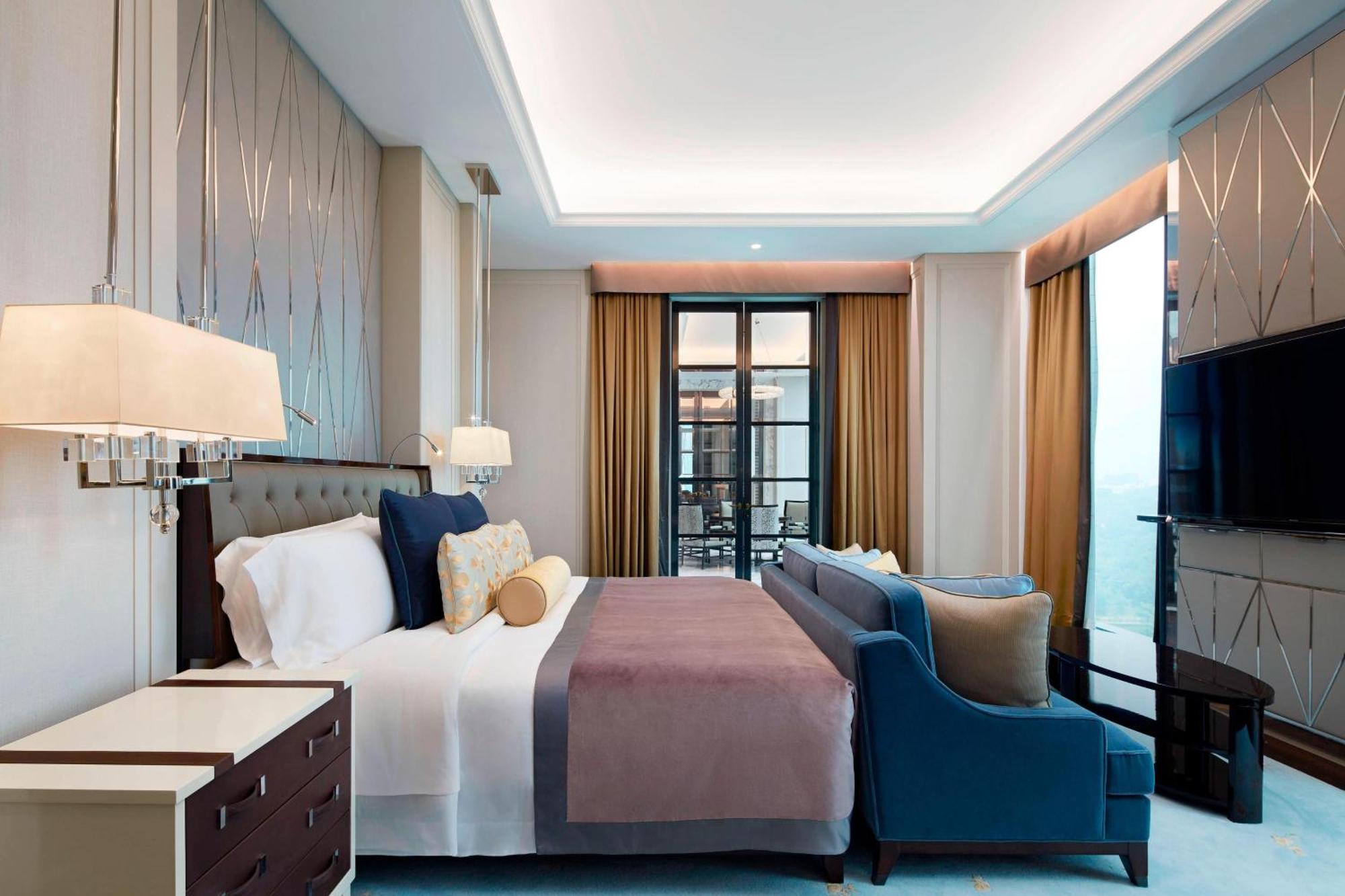 Royal King Suite Lake Gardens View