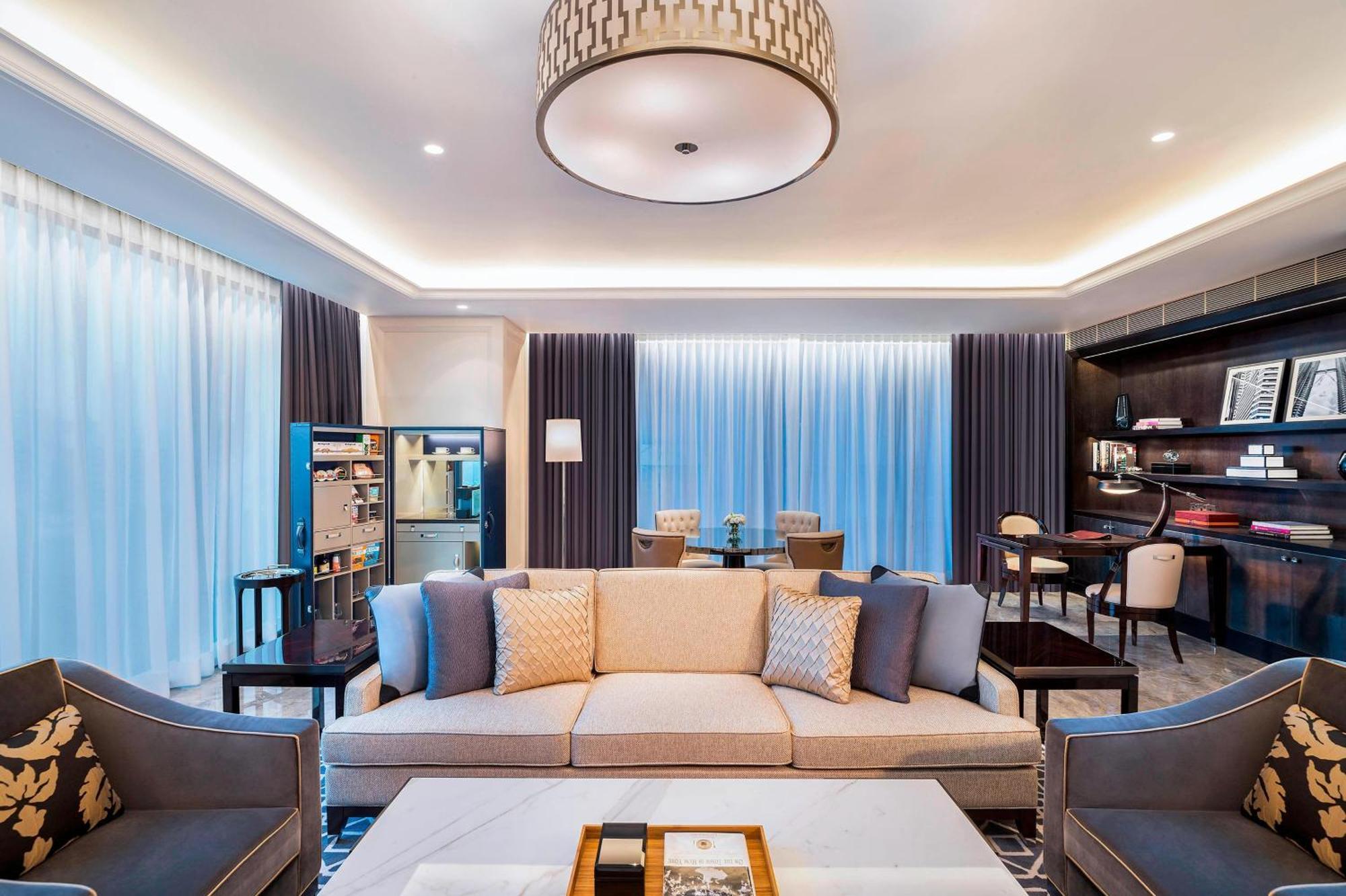 Caroline Astor Suite Lake Gardens View