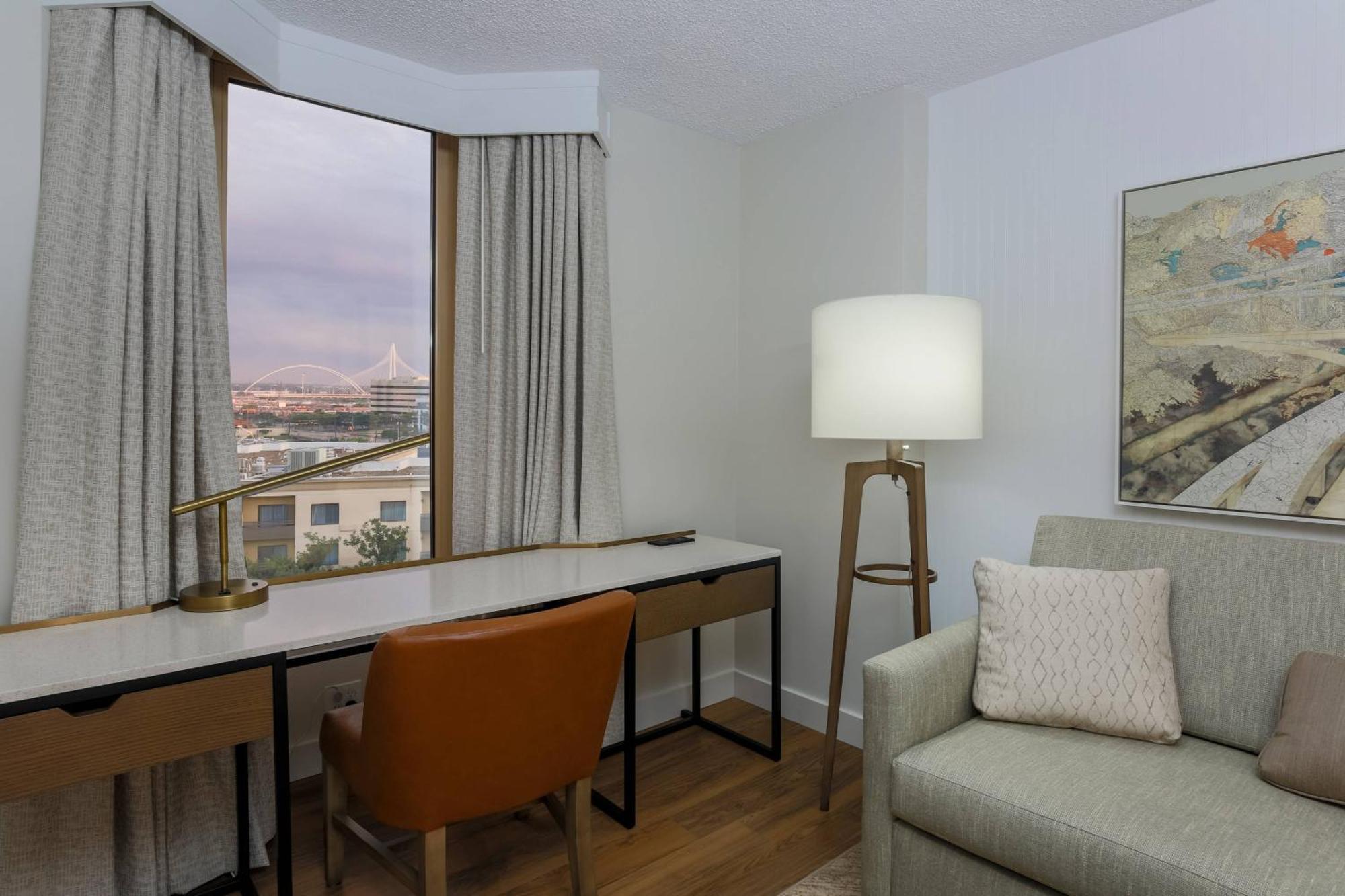 1 King & Sofa bed 1 Bedroom Suite City view Balcony