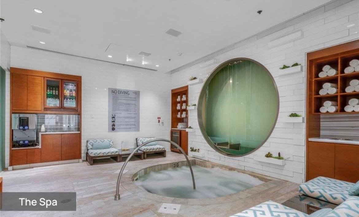 King Suite Pool View