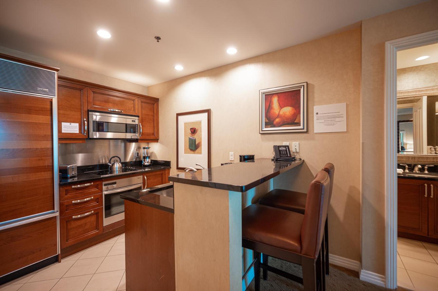 1BR Elite Penthouse Suite Strip View Balcony