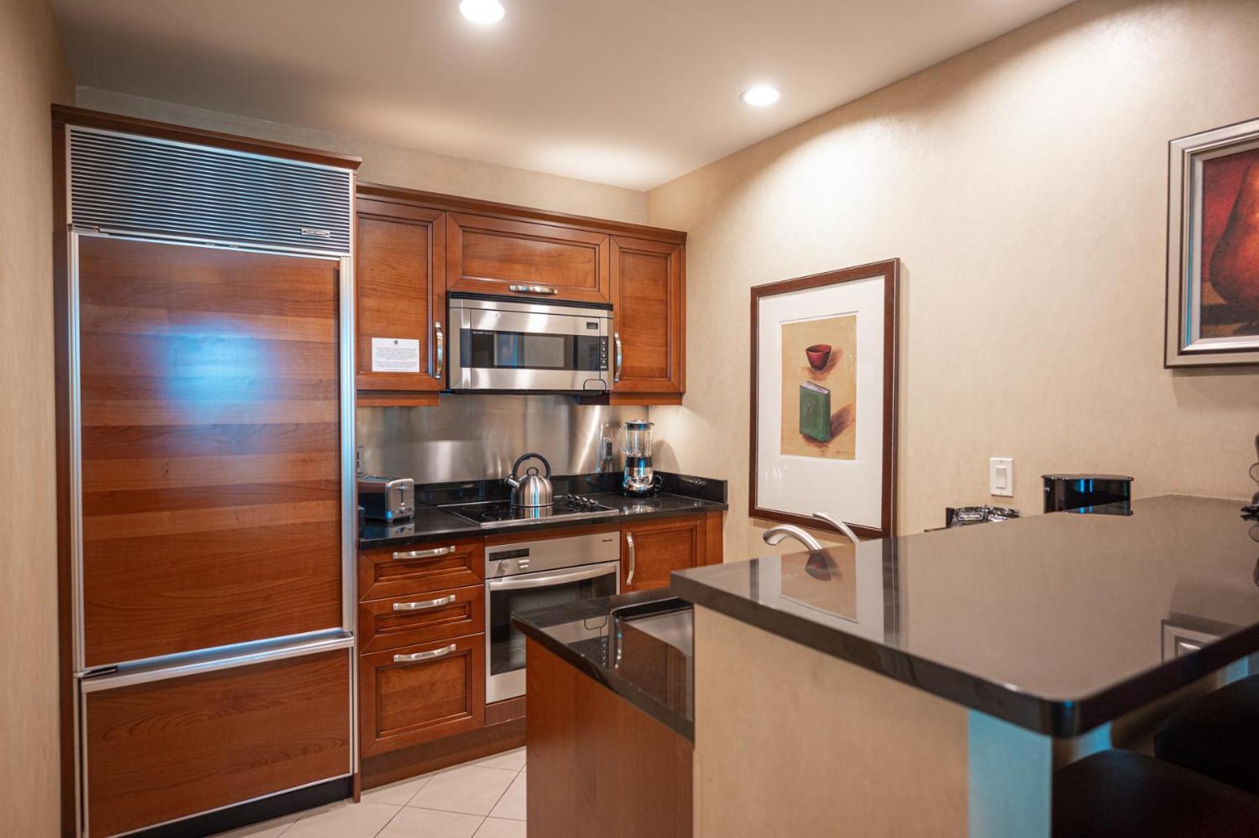 1BR Elite Penthouse Suite Strip View Balcony
