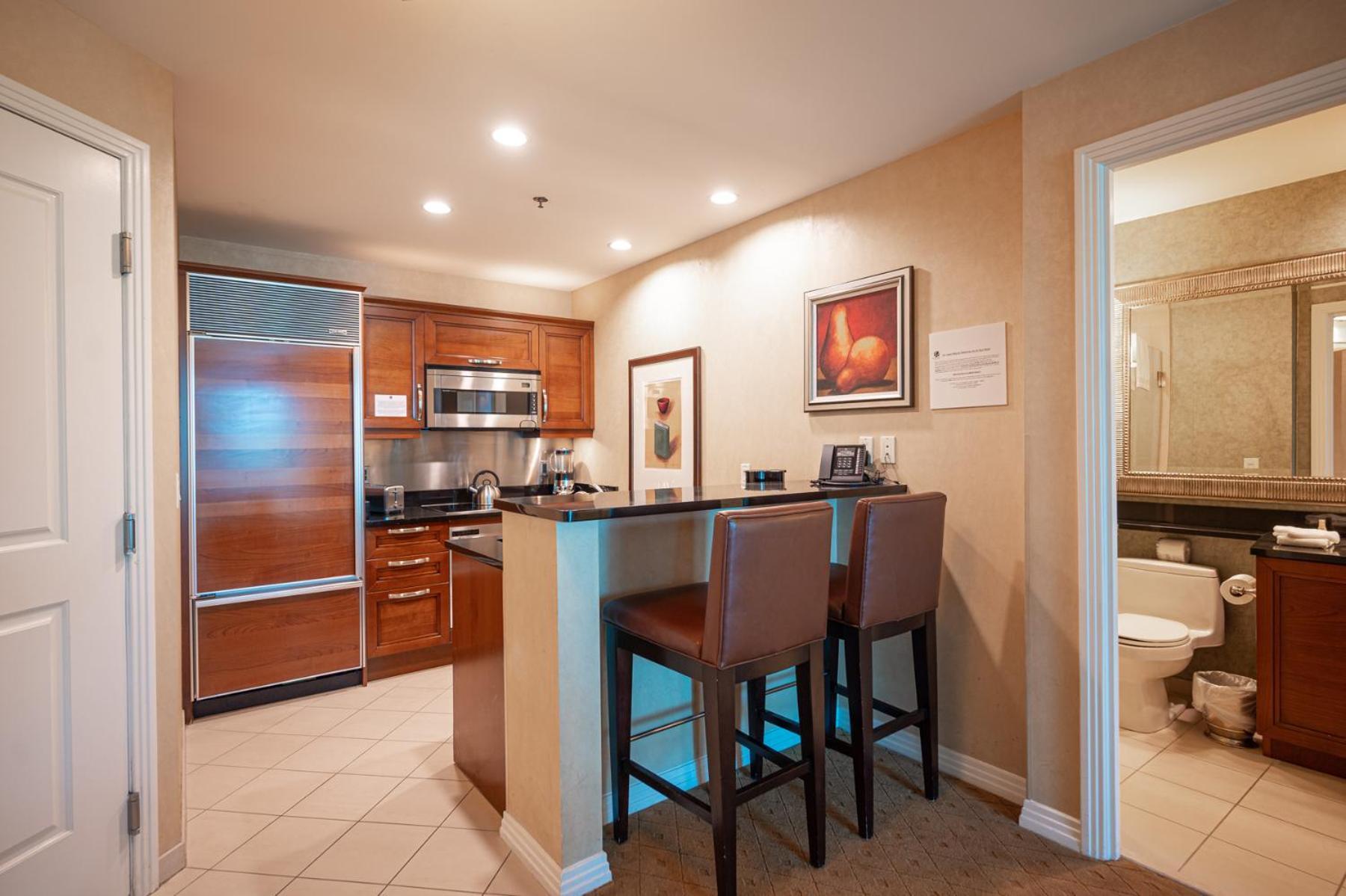 1BR Elite Penthouse Suite Strip View Balcony