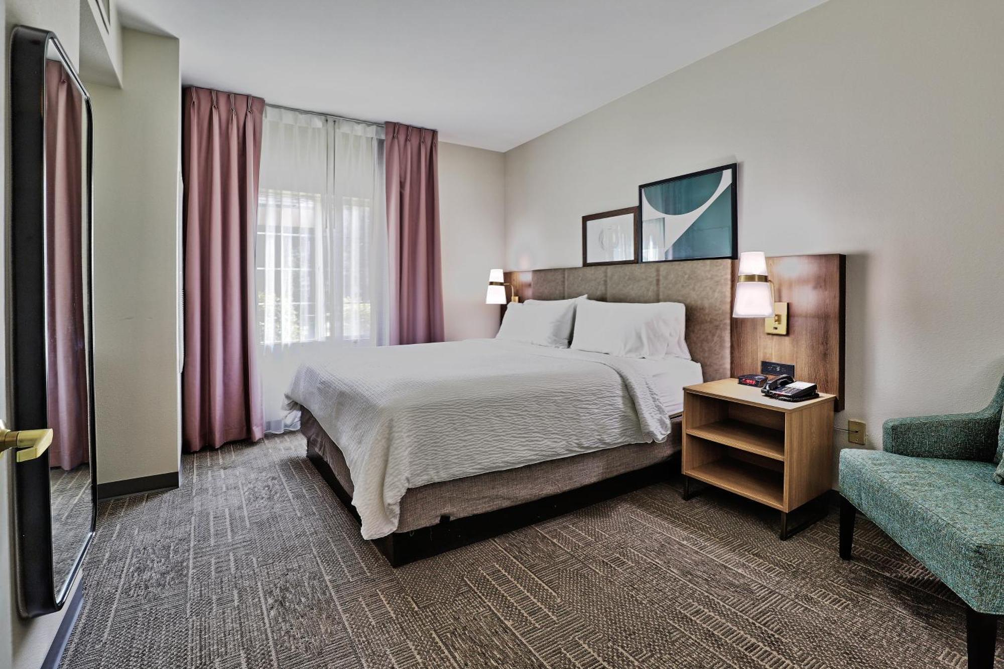 One-Bedroom King Suite
