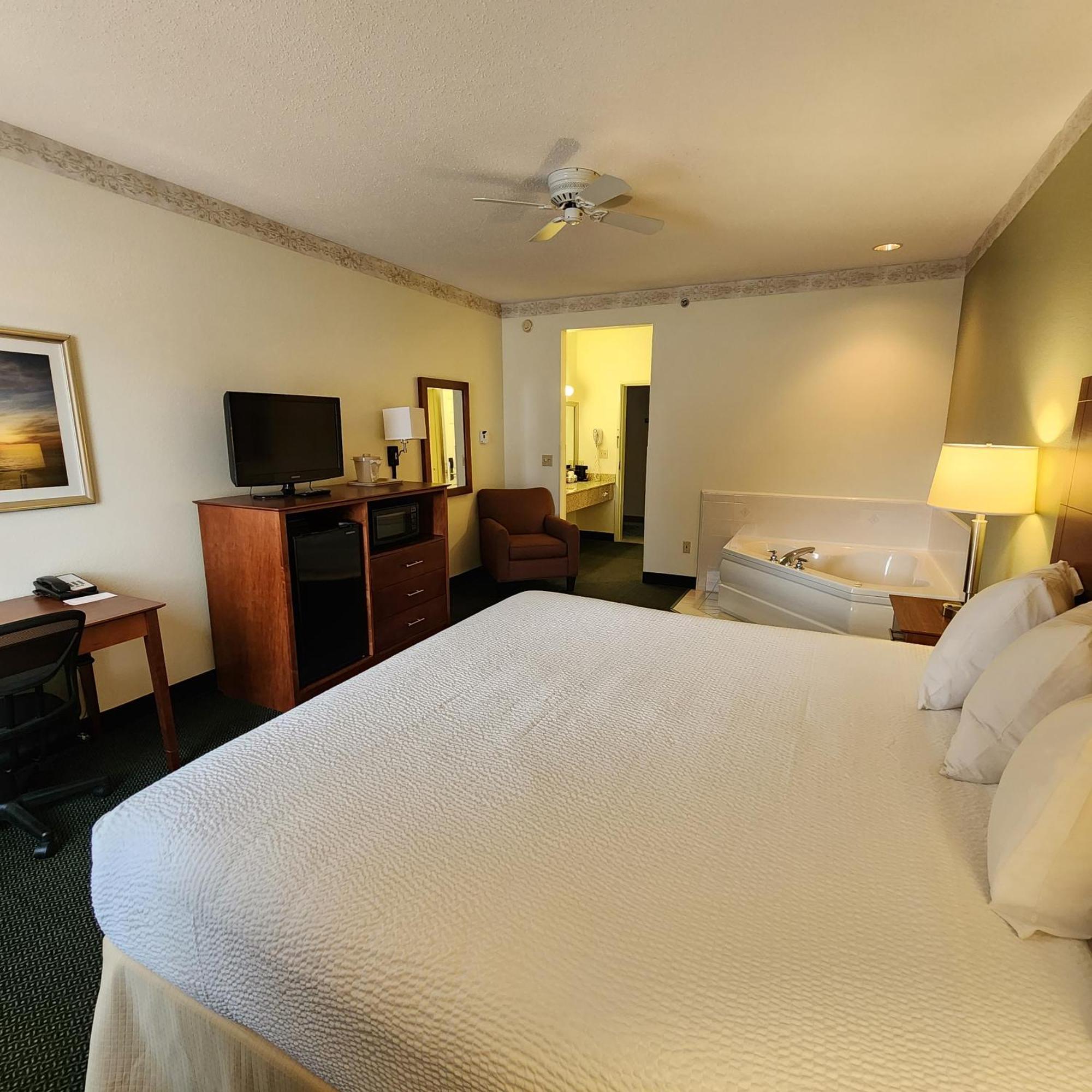 King Suite Whirlpool Non-Smoking