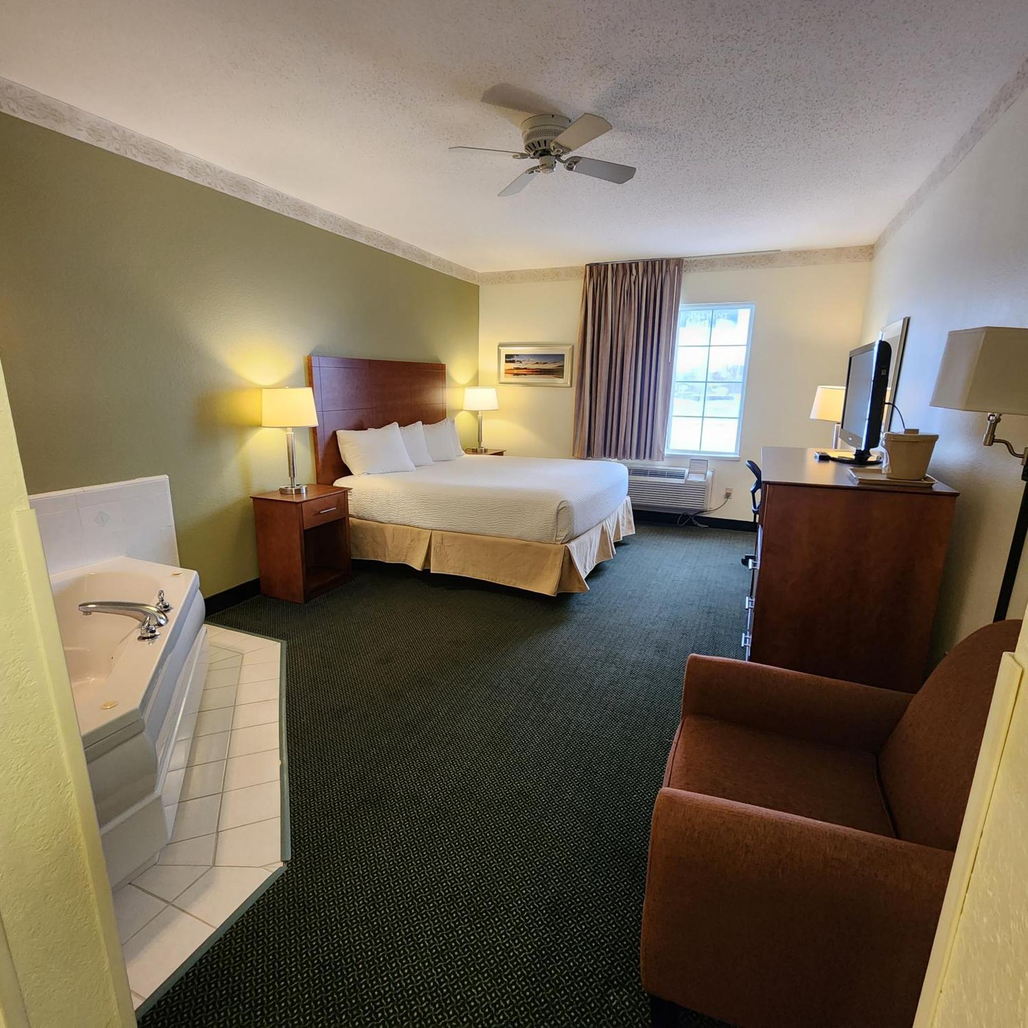 King Suite Whirlpool Non-Smoking